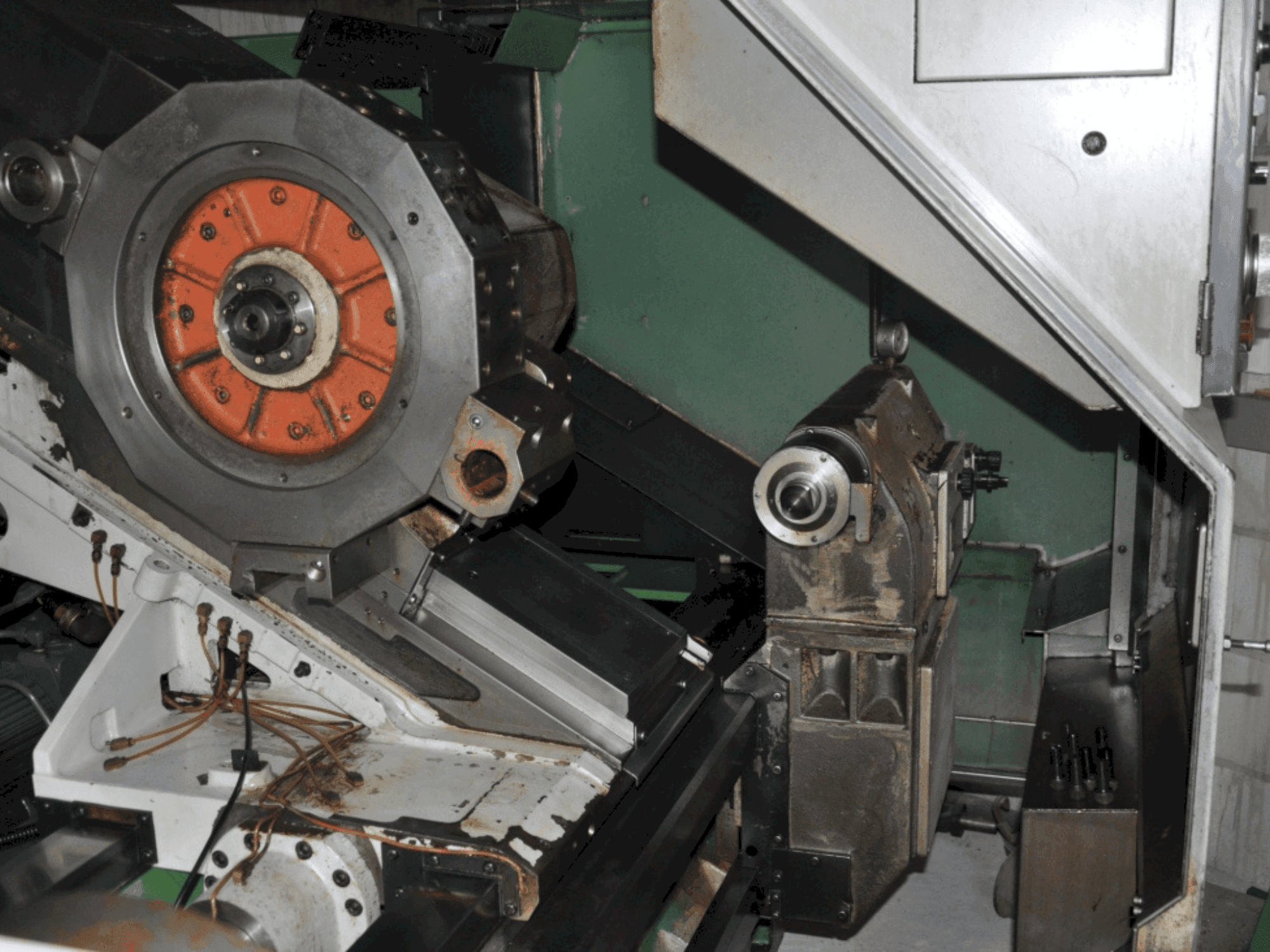 Čelní pohled  na Mazak QT 35 N x 1000  stroj