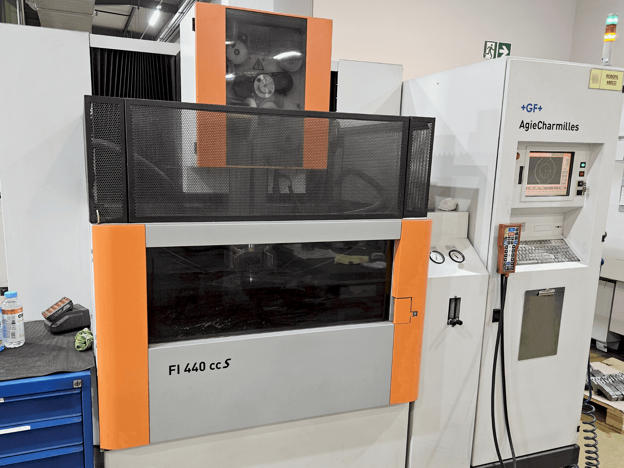 Čelní pohled  na AgieCharmilles Robofil 440 CCS  stroj