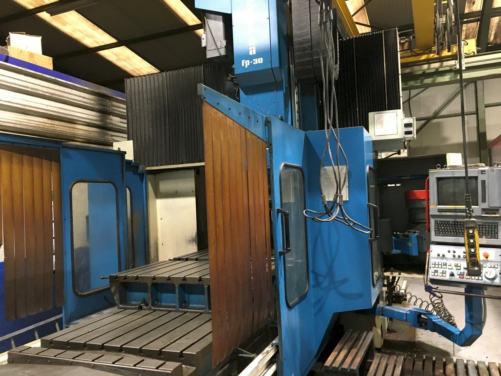 Čelní pohled  na Correa FP 30/30  stroj