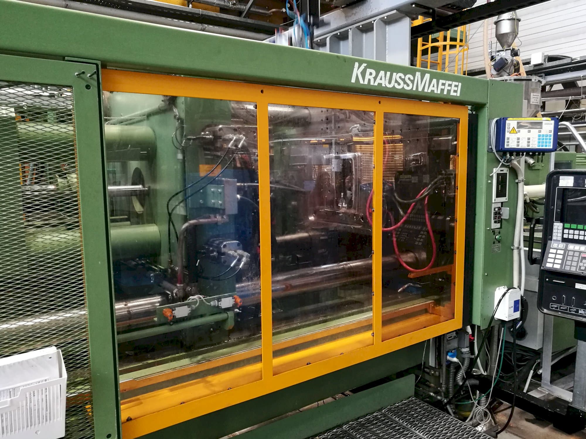 Levý pohled  na Krauss Maffei 650-2300 B2 stroj
