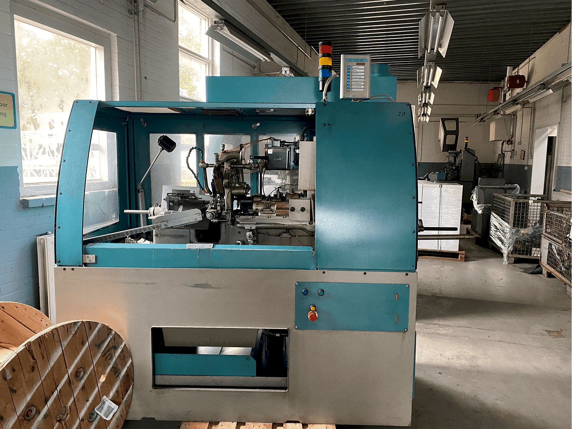 Čelní pohled  na Tornos-Bechler NAT-125 vario  stroj