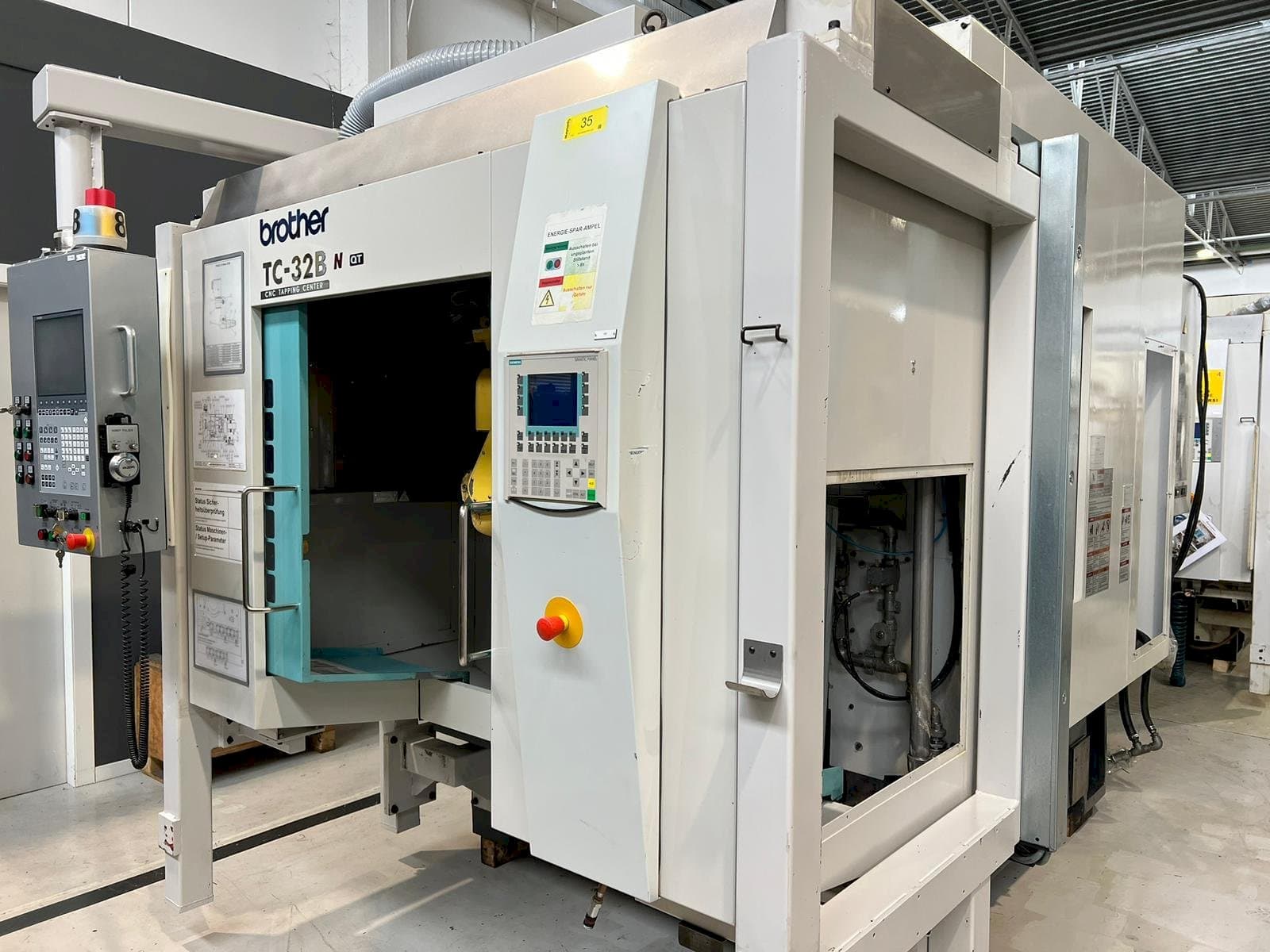 Čelní pohled  na Brother TC-32BN QT  stroj