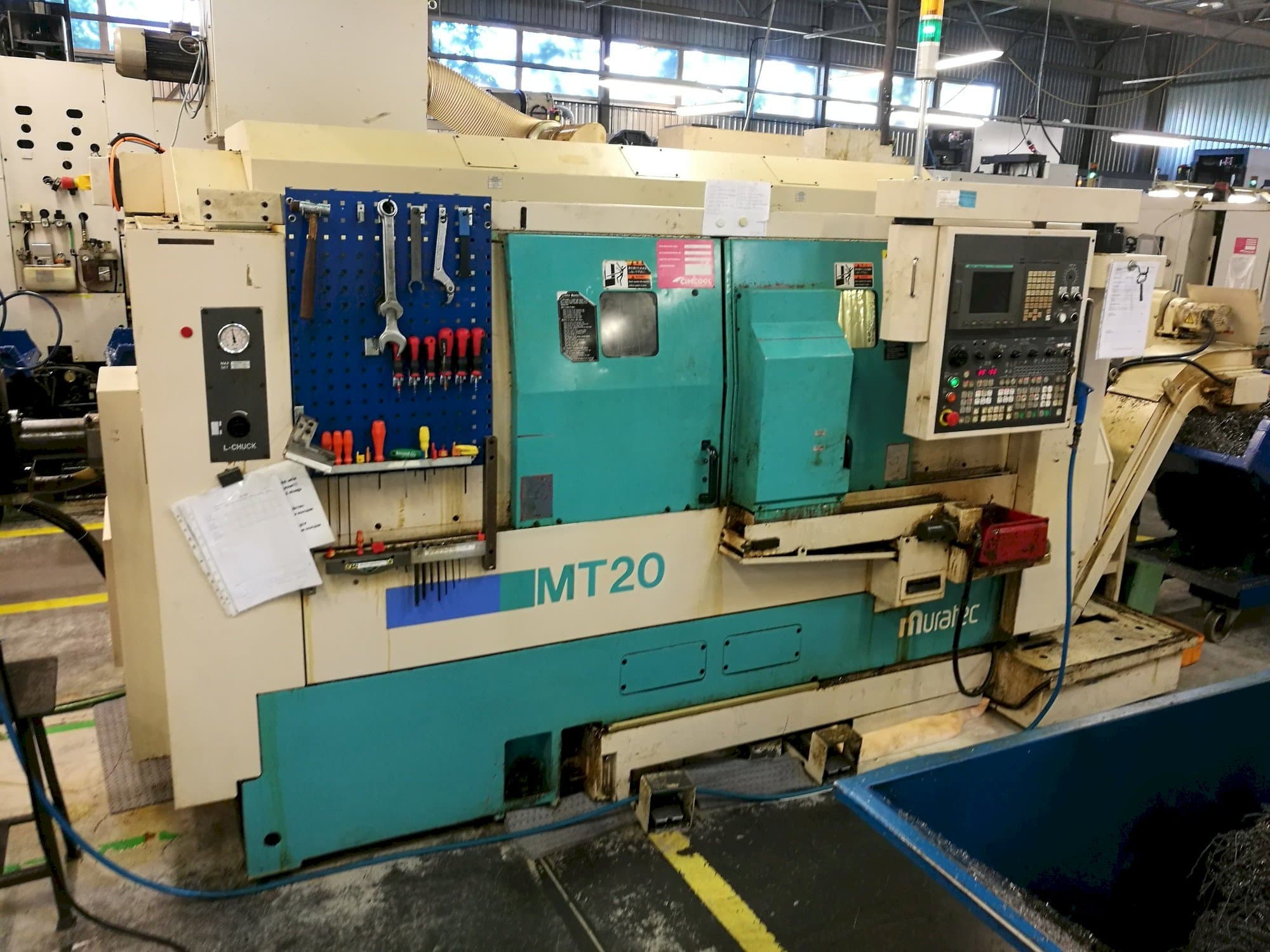 Čelní pohled  na Muratec MT20  stroj