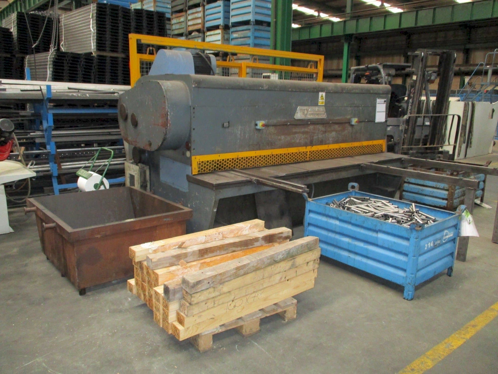 Čelní pohled  na Taci AC-10/30  stroj