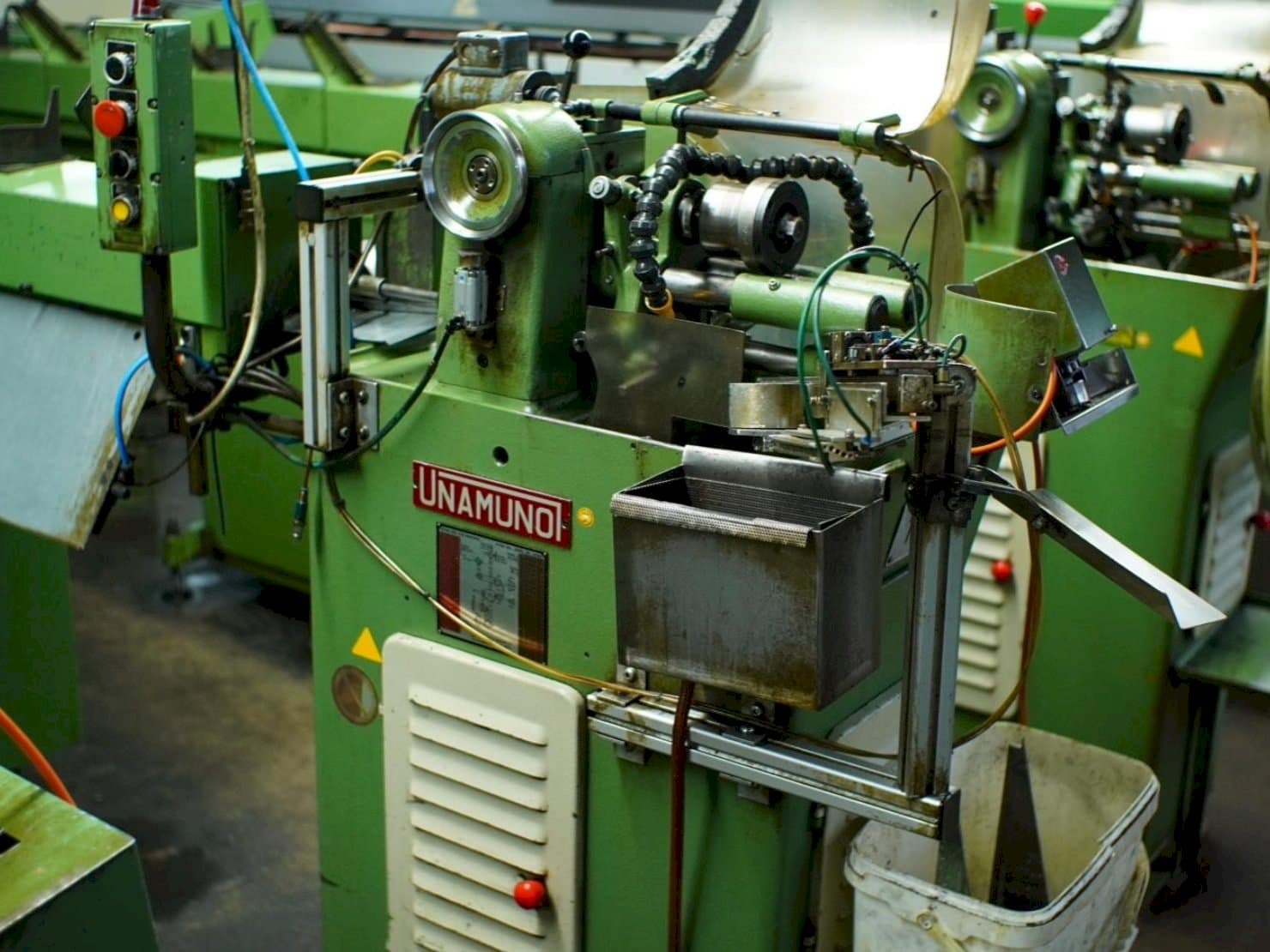 Čelní pohled  na UNAMUNO TA-16-B  stroj