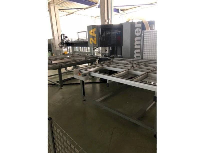 Čelní pohled  na Emmegi TRIMMER 2A  stroj