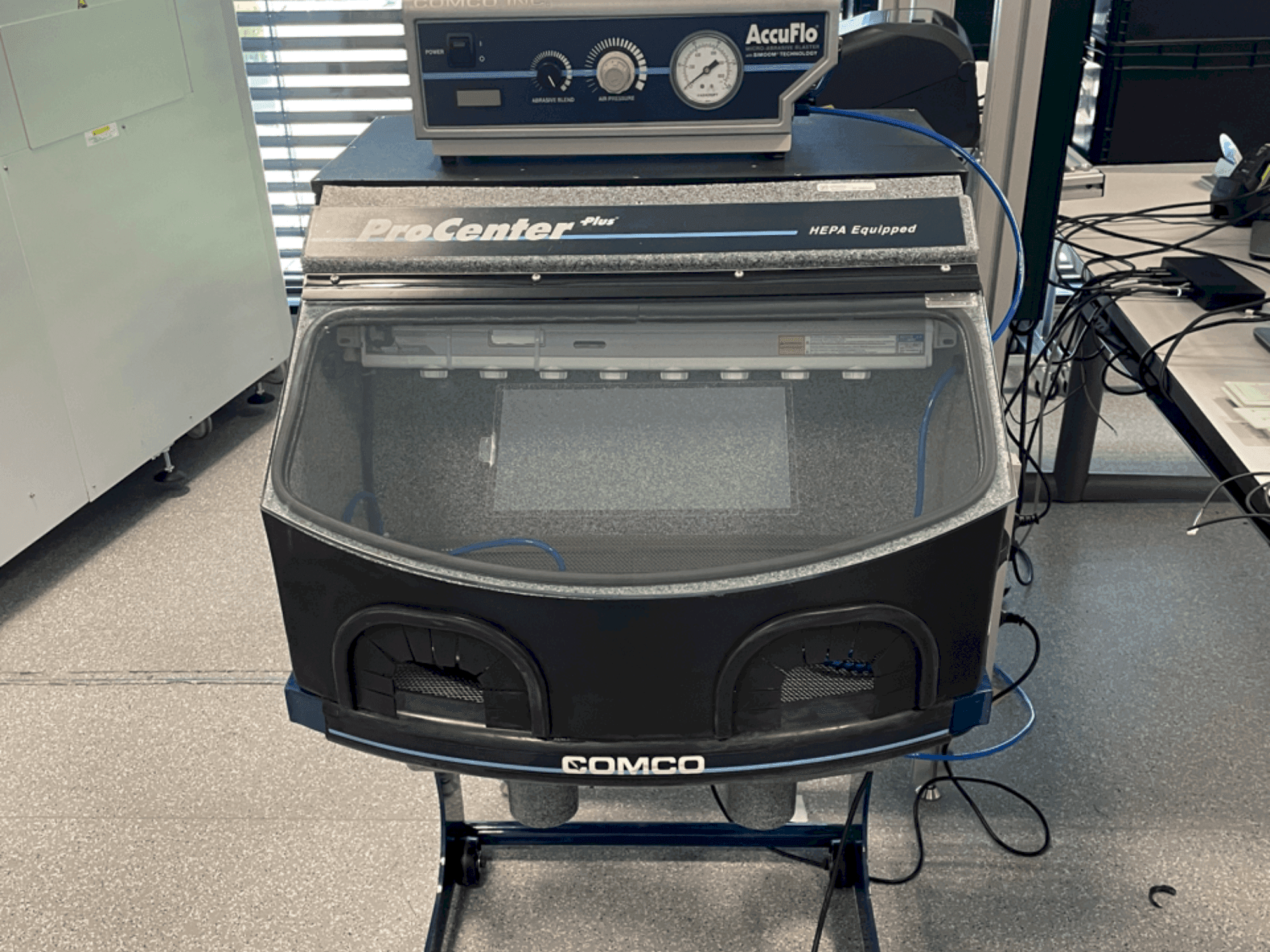 Čelní pohled  na COMCO CTR201-2  stroj