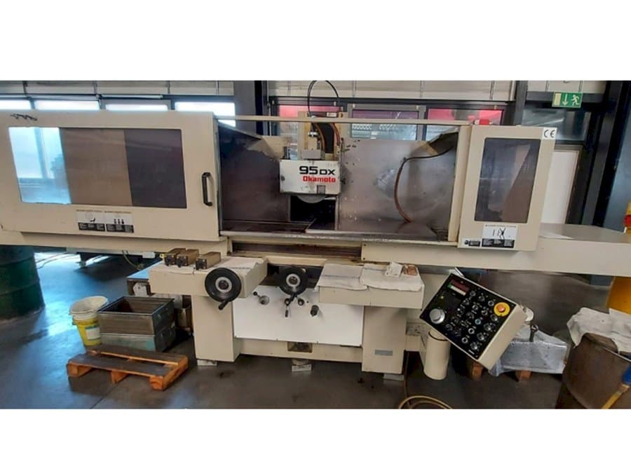 Čelní pohled  na OKAMOTO 95DX  stroj