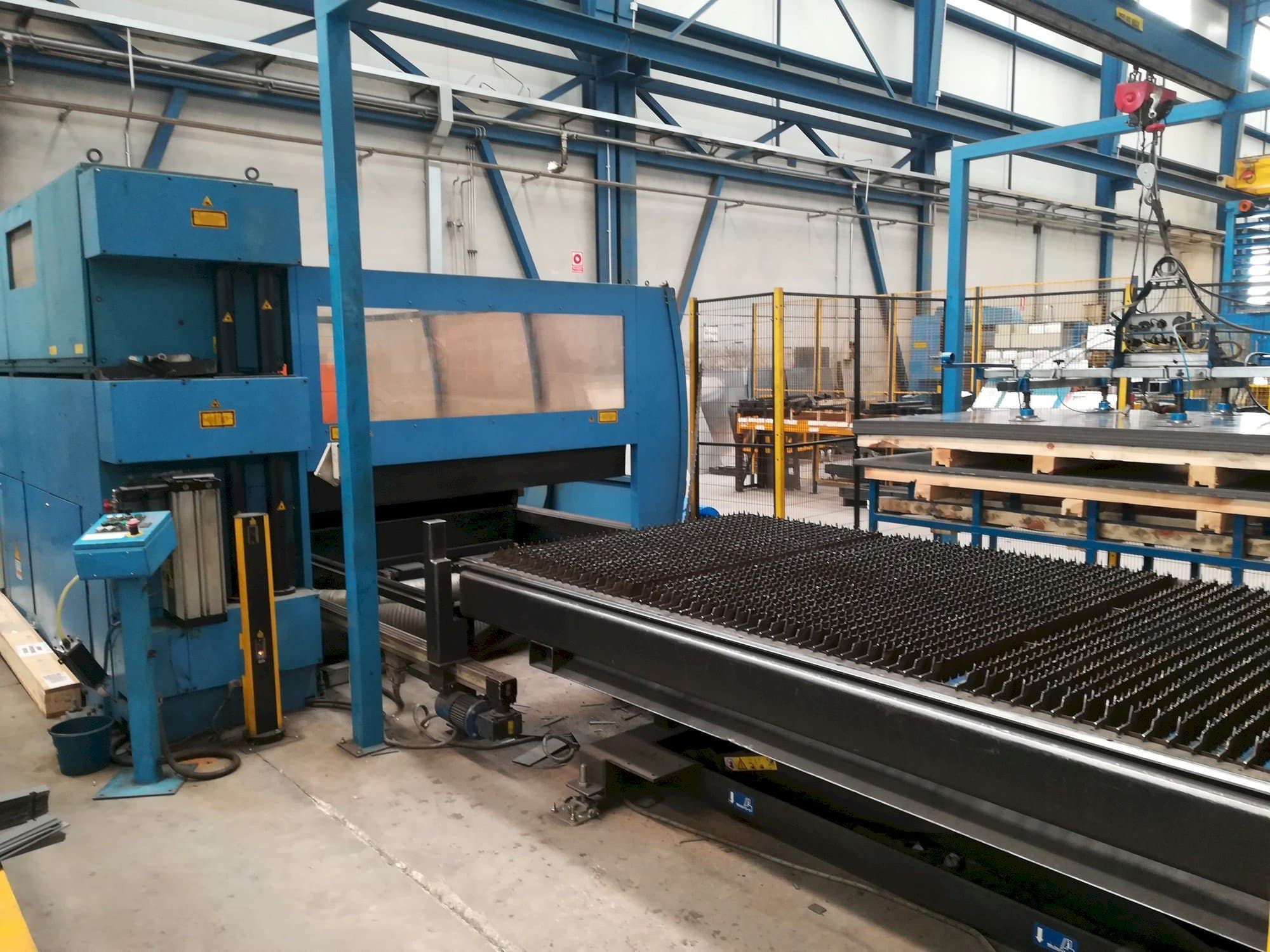 Čelní pohled  na Prima Industrie Platino 1530  stroj