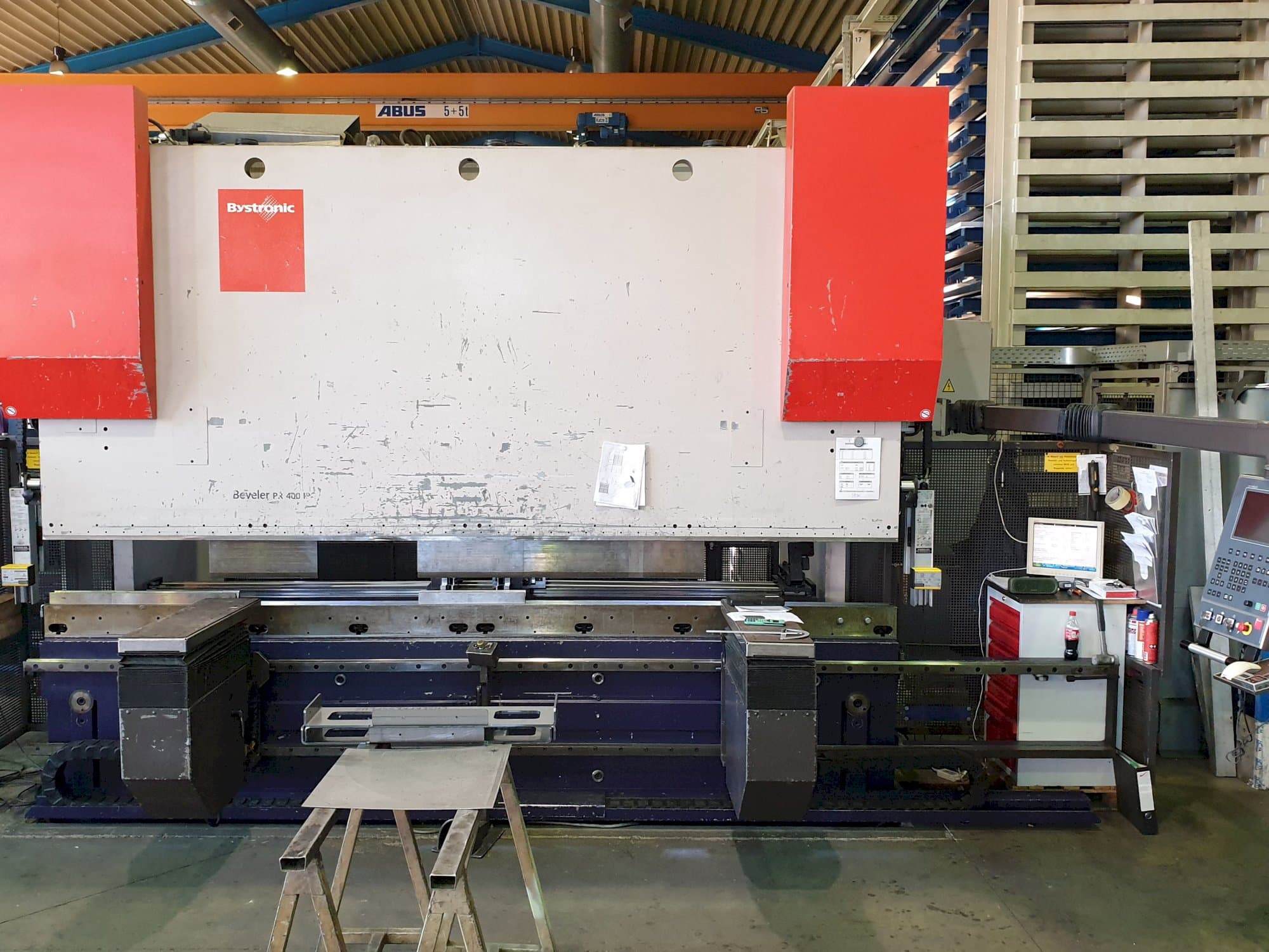 Čelní pohled  na Bystronic Beyeler PR 400 x 4100 stroj