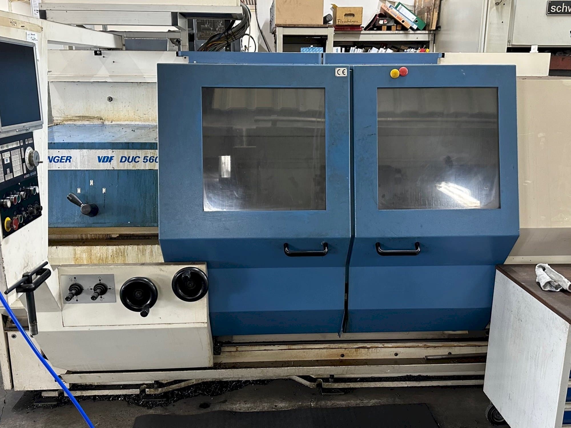 Čelní pohled  na BOEHRINGER DUC 560  stroj