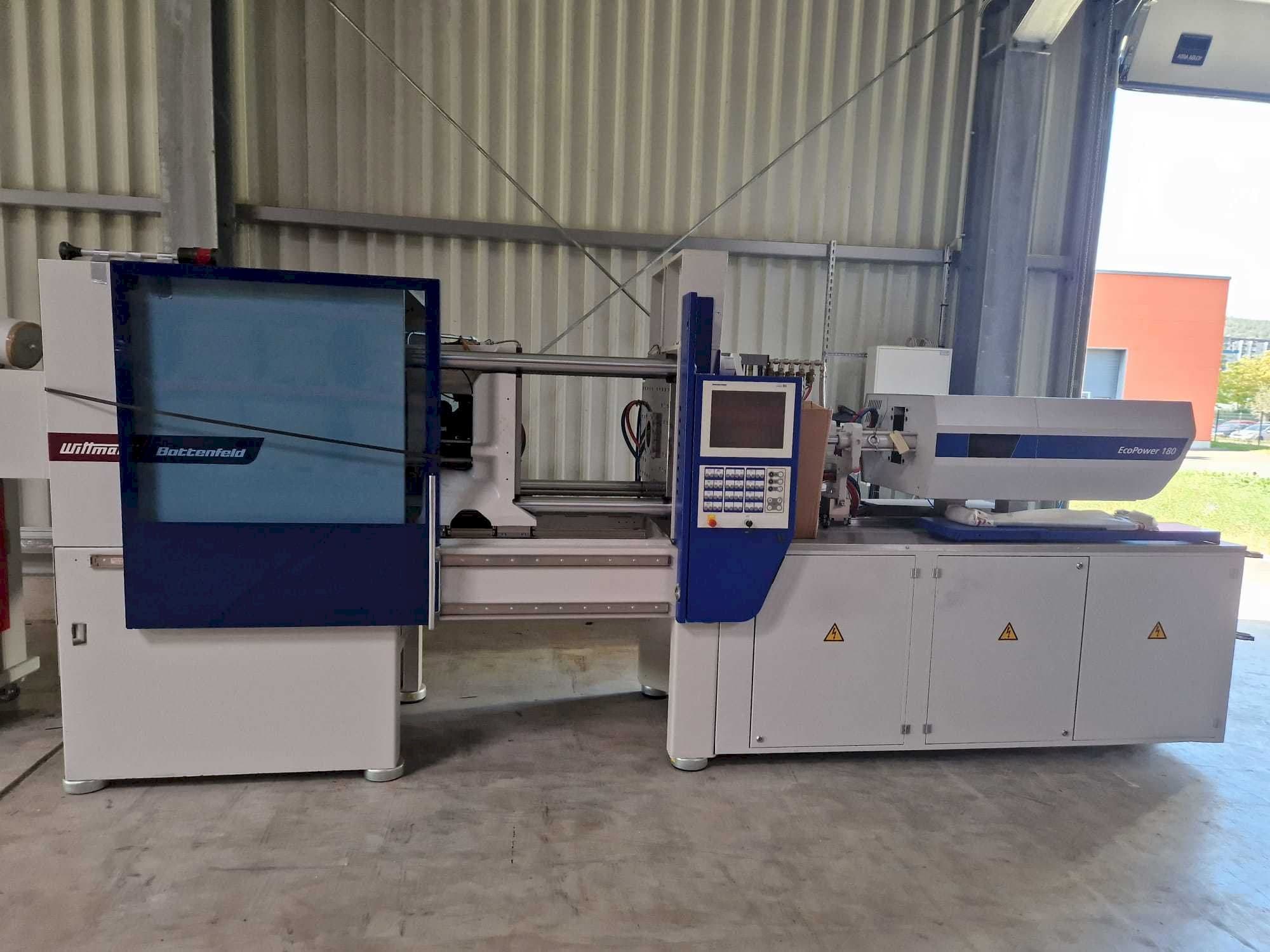 Čelní pohled  na Battenfeld EcoPower180  stroj