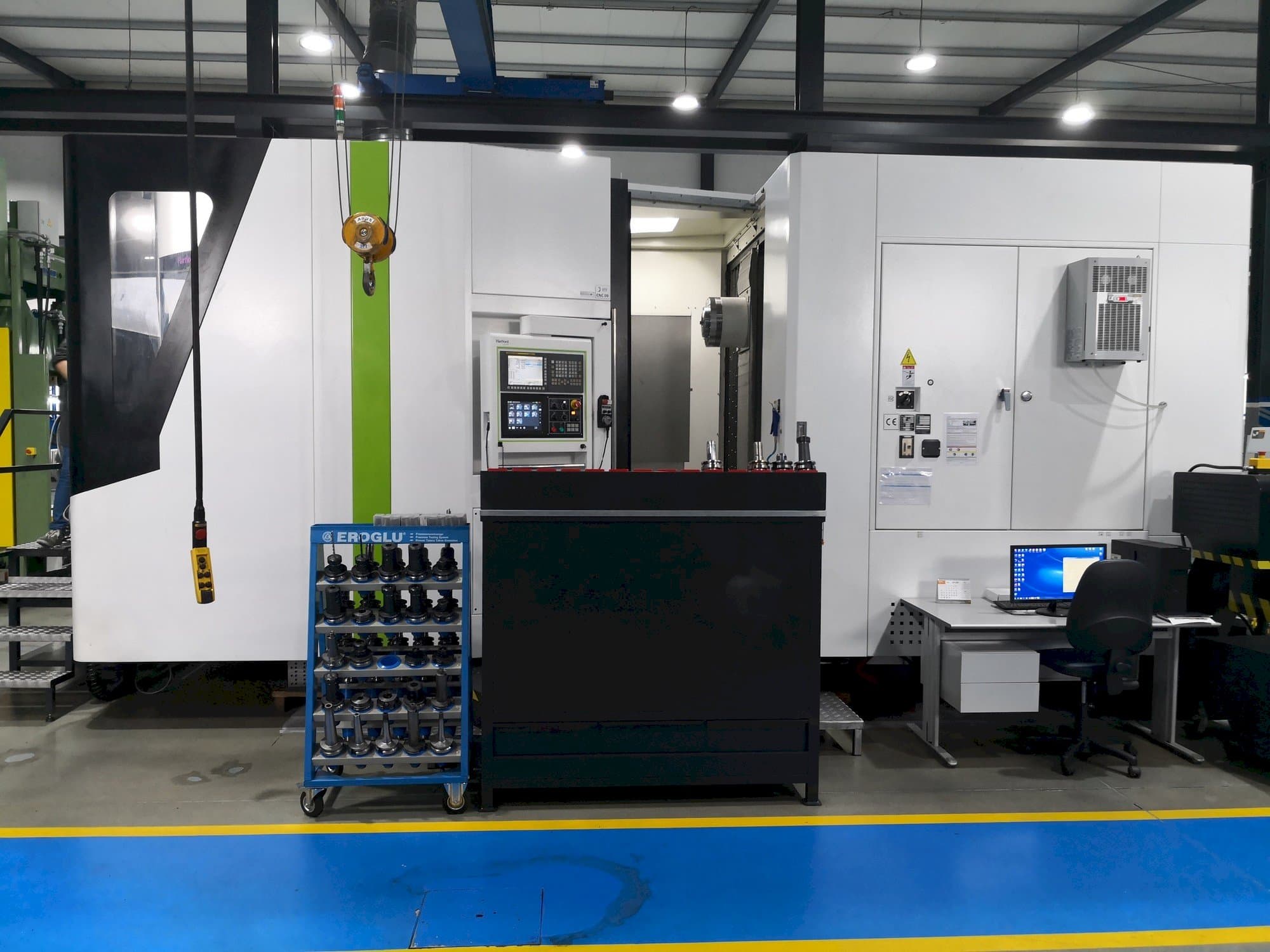 Čelní pohled  na Hartford HMC-10  stroj