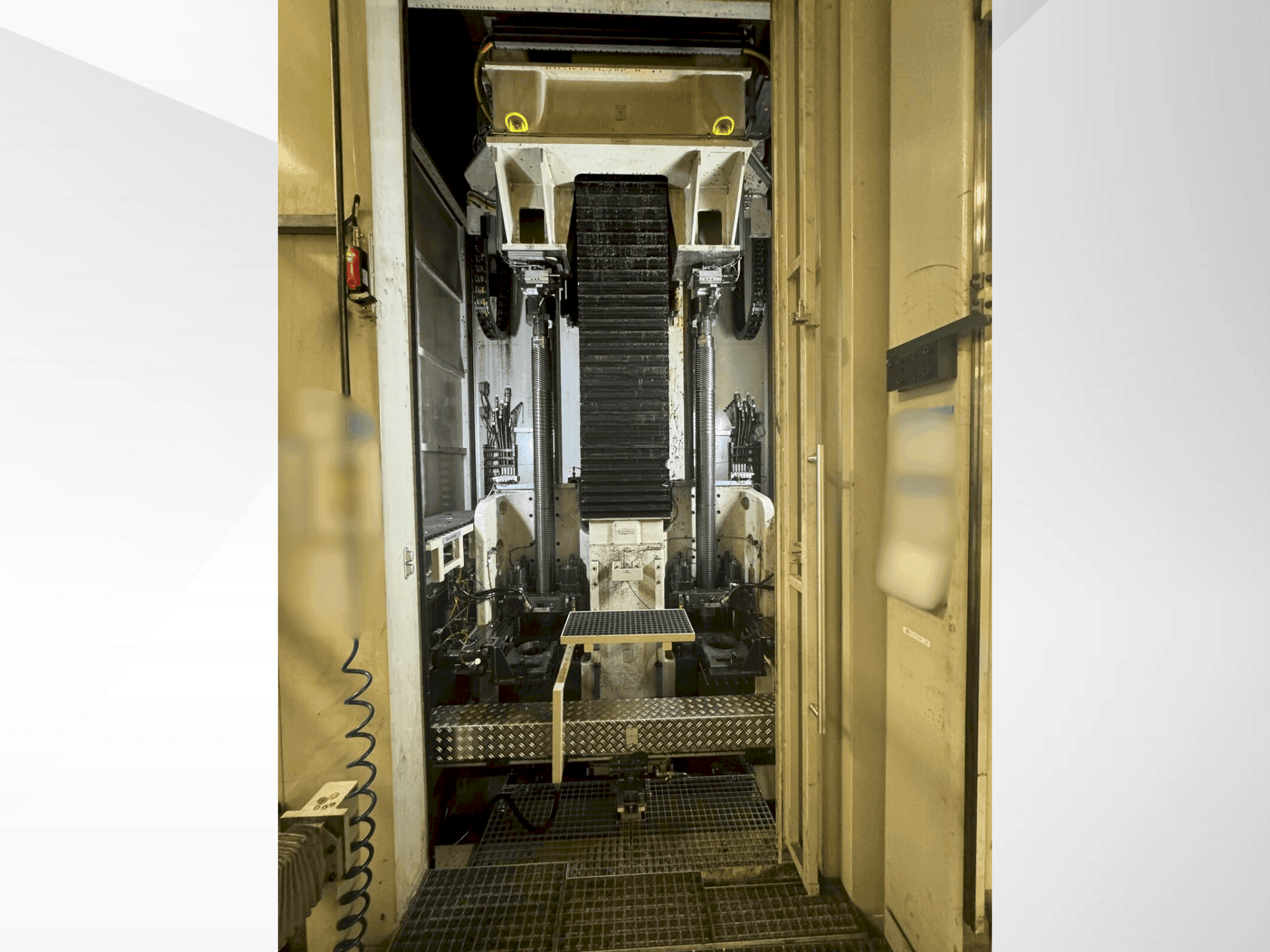 Čelní pohled  na FORST RISH 60x2125x630  stroj