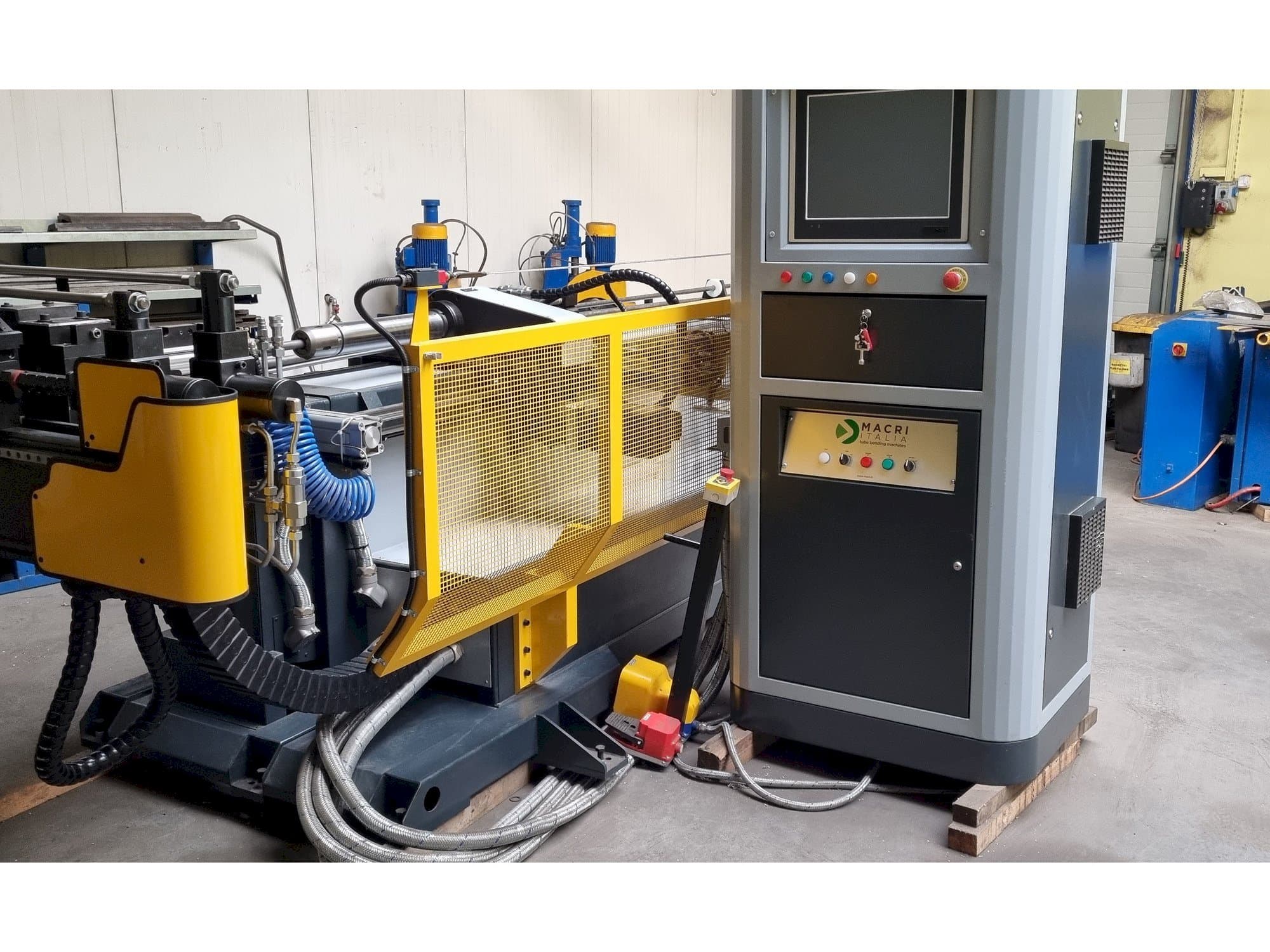 Čelní pohled  na MACRI ITALIA PROVAR 6-45 U-D  stroj