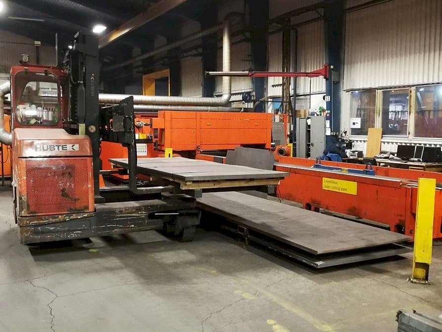 Čelní pohled  na Bystronic ByStar 3015  stroj