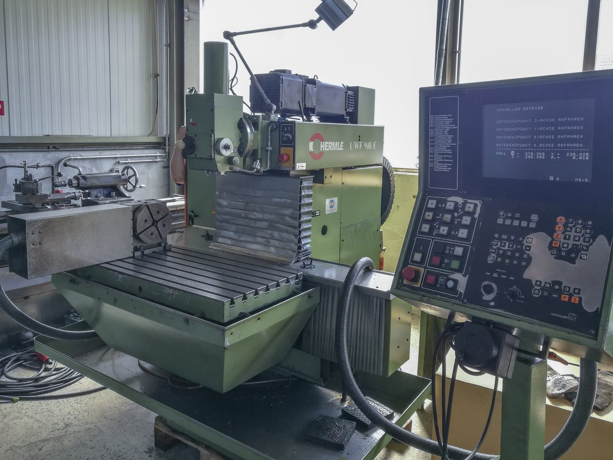 Pravý pohled  1 na HERMLE UWF 900 E stroj