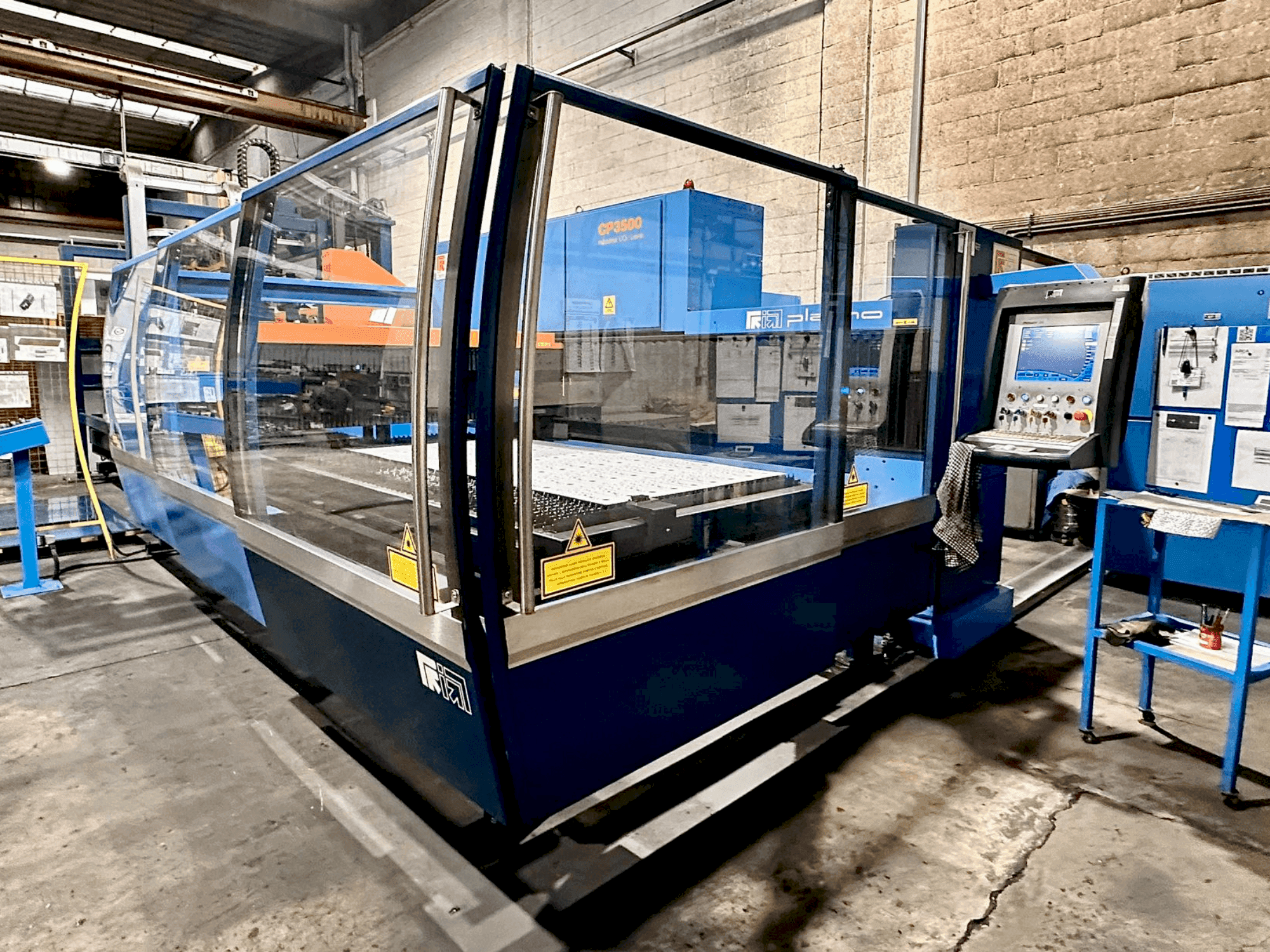 Čelní pohled  na Prima Industrie Platino 1530  stroj