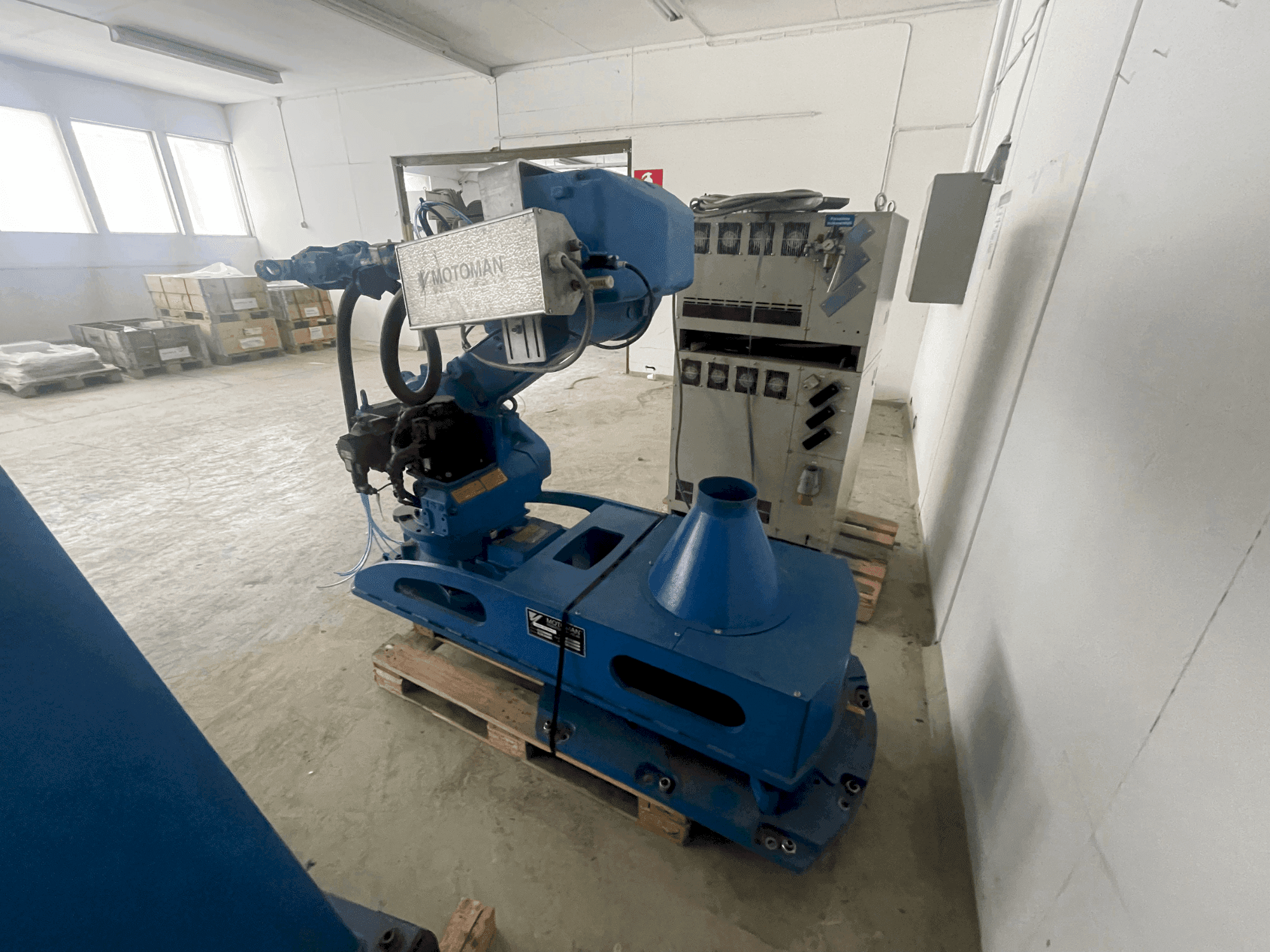 Čelní pohled  na MOTOMAN VST 600 SX  stroj