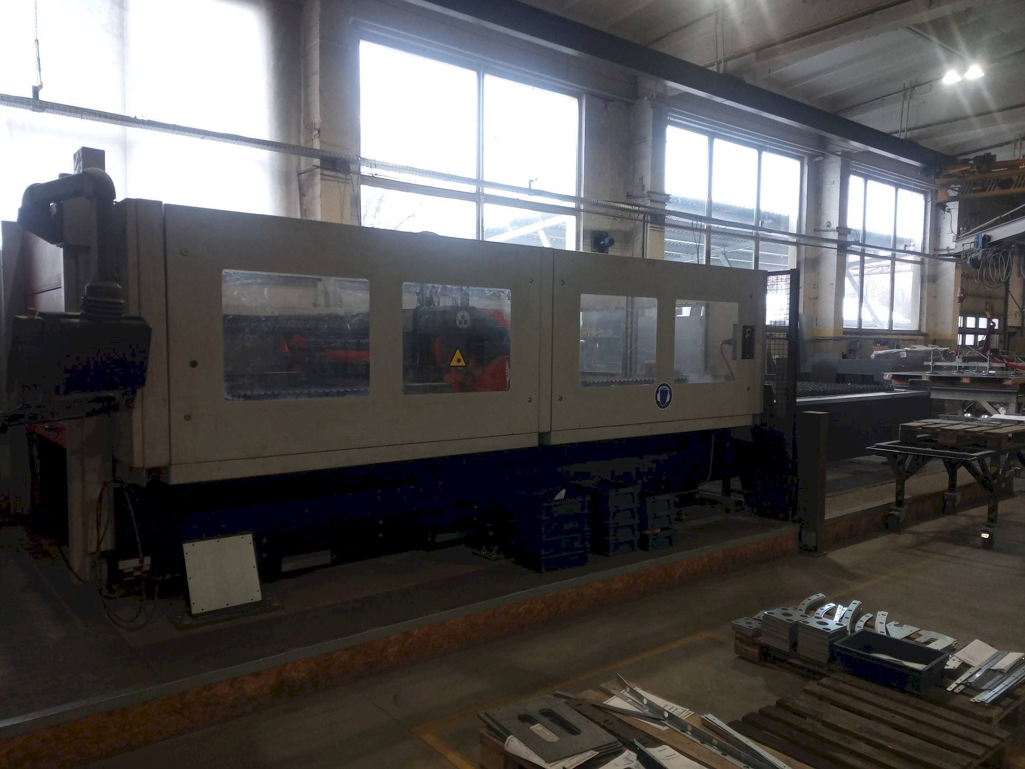 Čelní pohled  na Bystronic Bysprint 3015  stroj