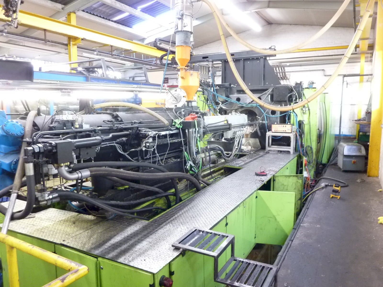 Levý boční pohled  na ENGEL ES 10000/1300 DK  stroj