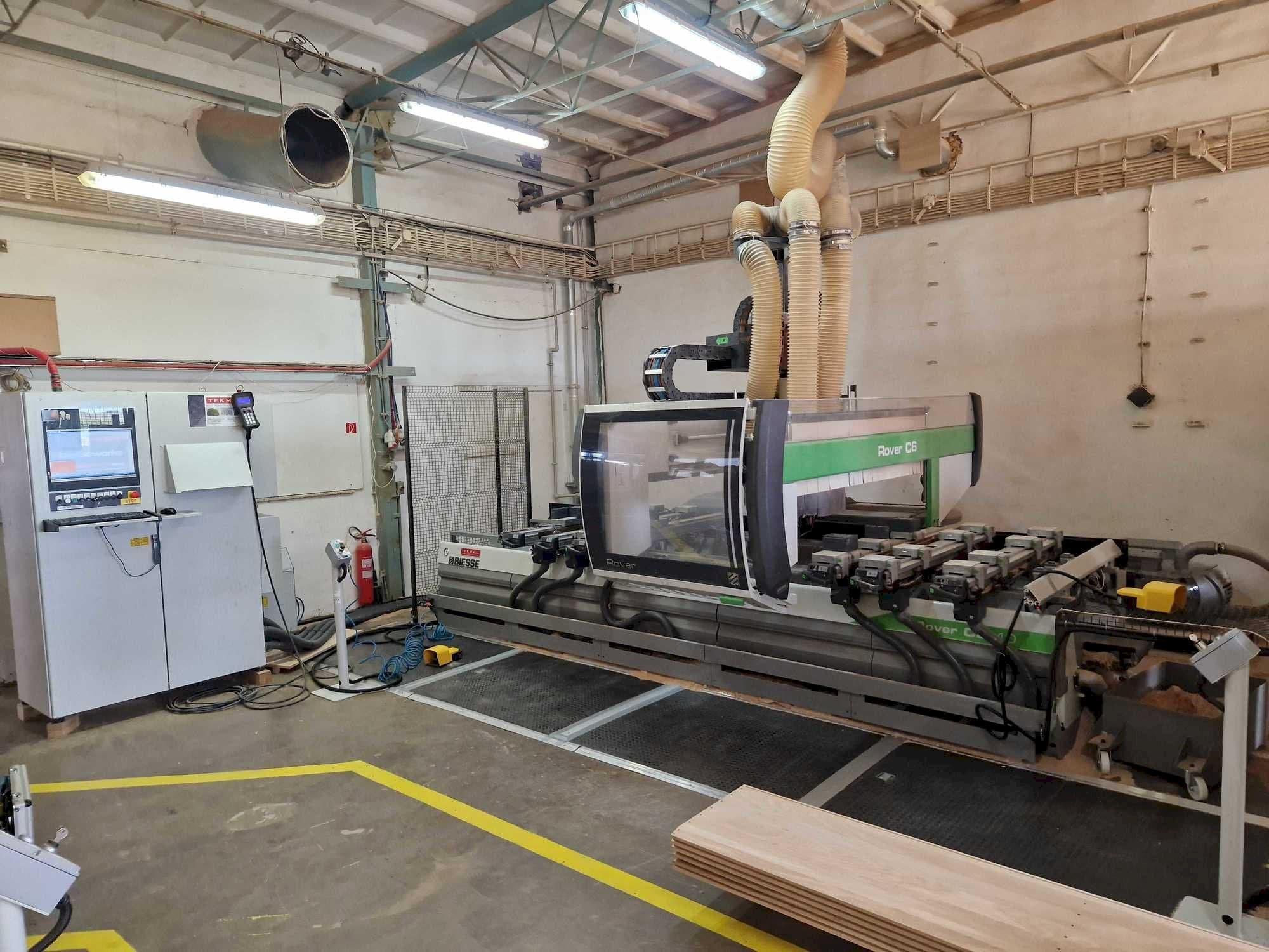 Čelní pohled  na BIESSE ROVER C6.40  stroj