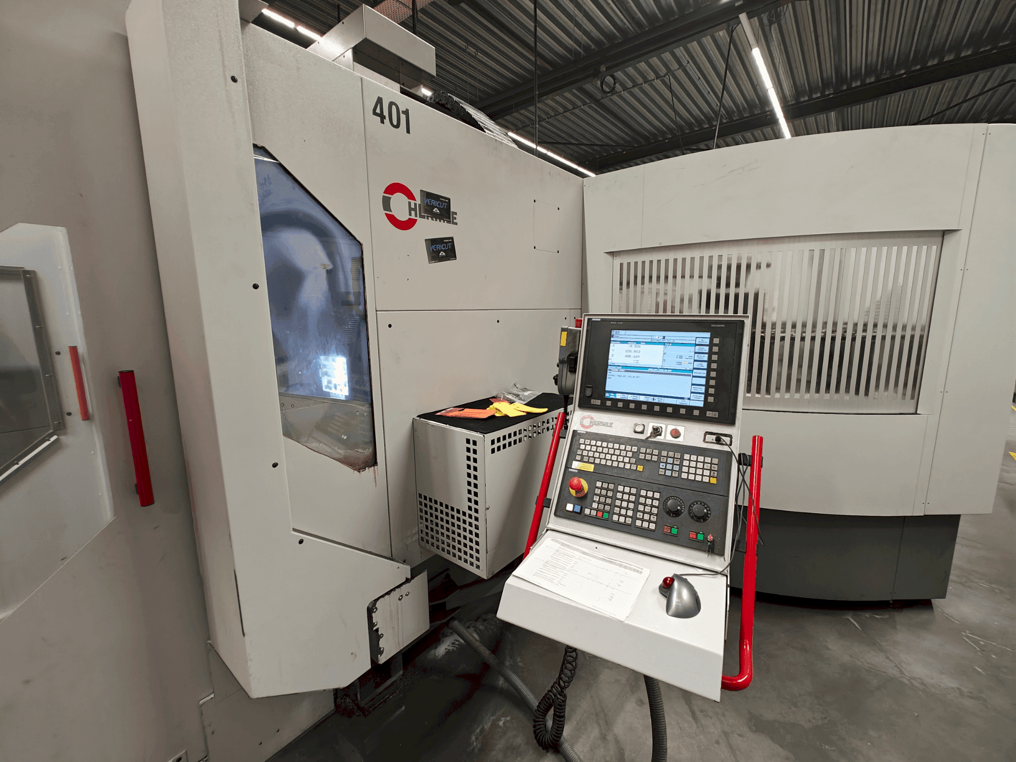 Čelní pohled  na HERMLE C 40 U  stroj