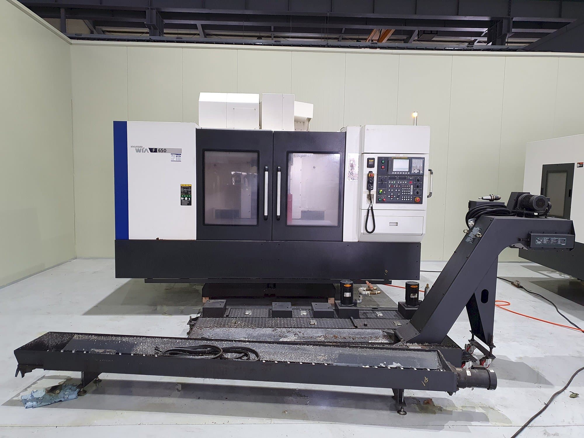 Čelní pohled  na Hyundai Wia F650  stroj