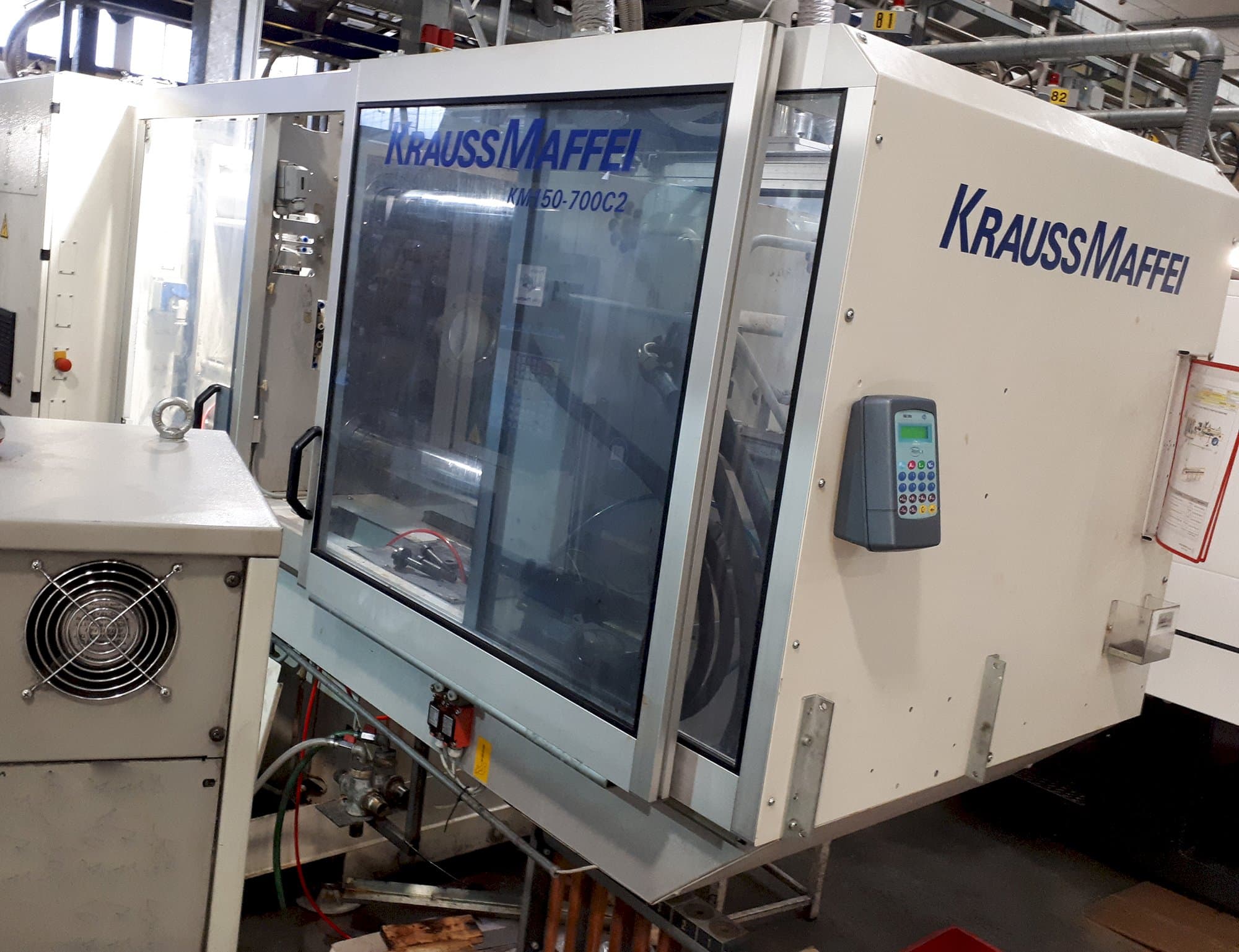 Pravý pohled  na Krauss Maffei C2 150-700 stroj
