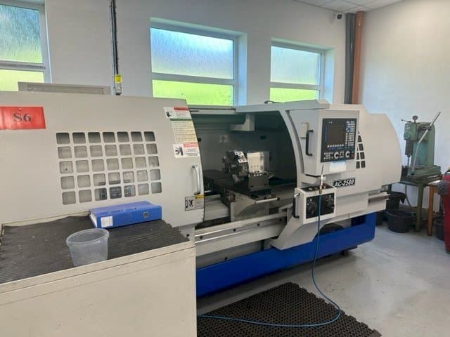 Čelní pohled  na MASCUT AC-2580  stroj