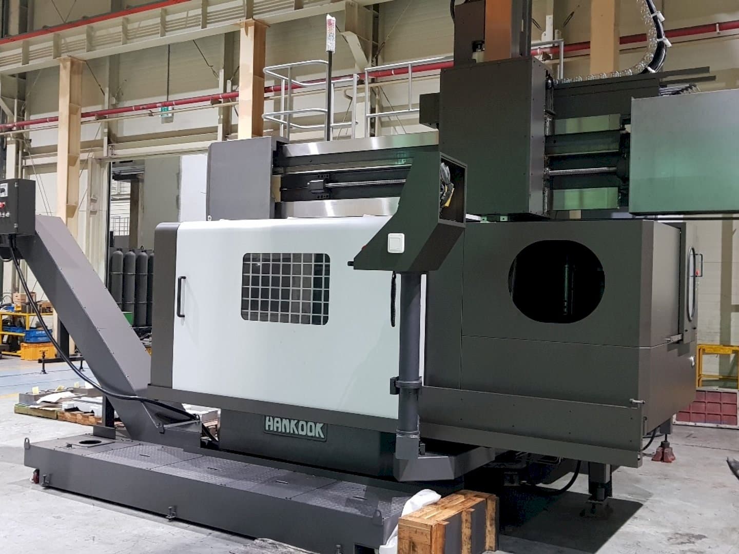 Čelní pohled  na HANKOOK VTB-160  stroj