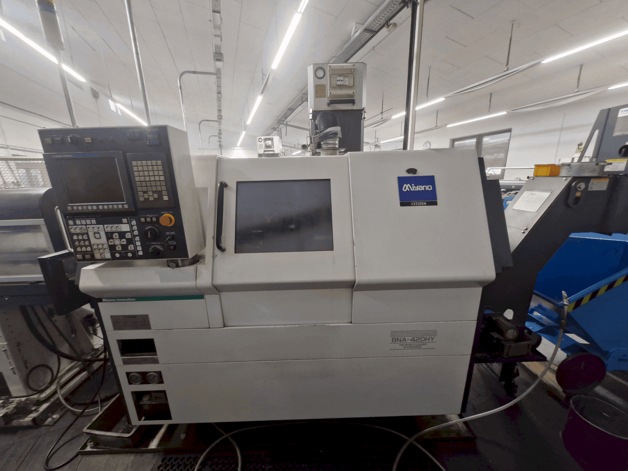 Čelní pohled  na Miyano BNA-42DHY  stroj