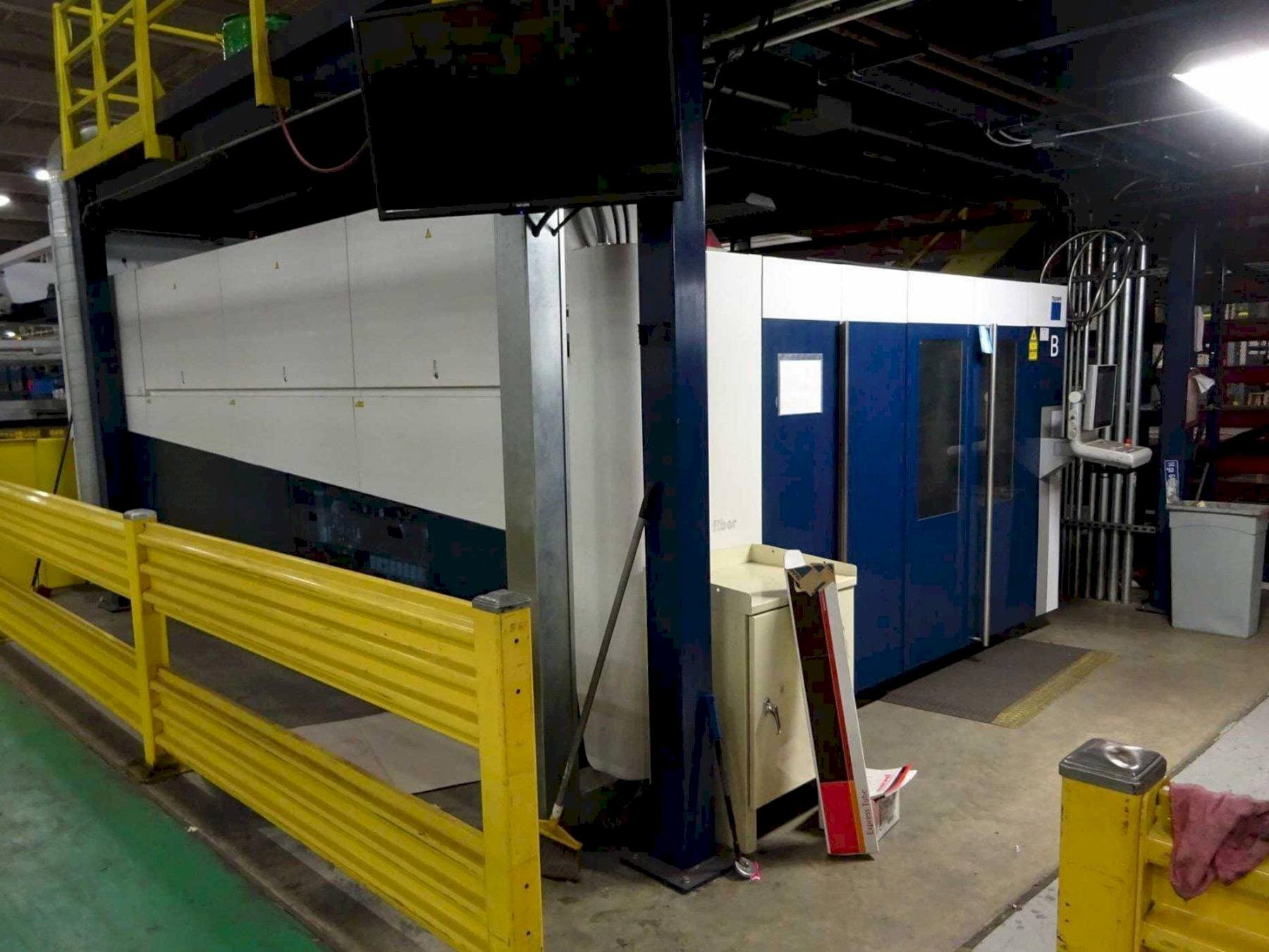 Čelní pohled  na Trumpf TruLaser 5040 Fiber  stroj