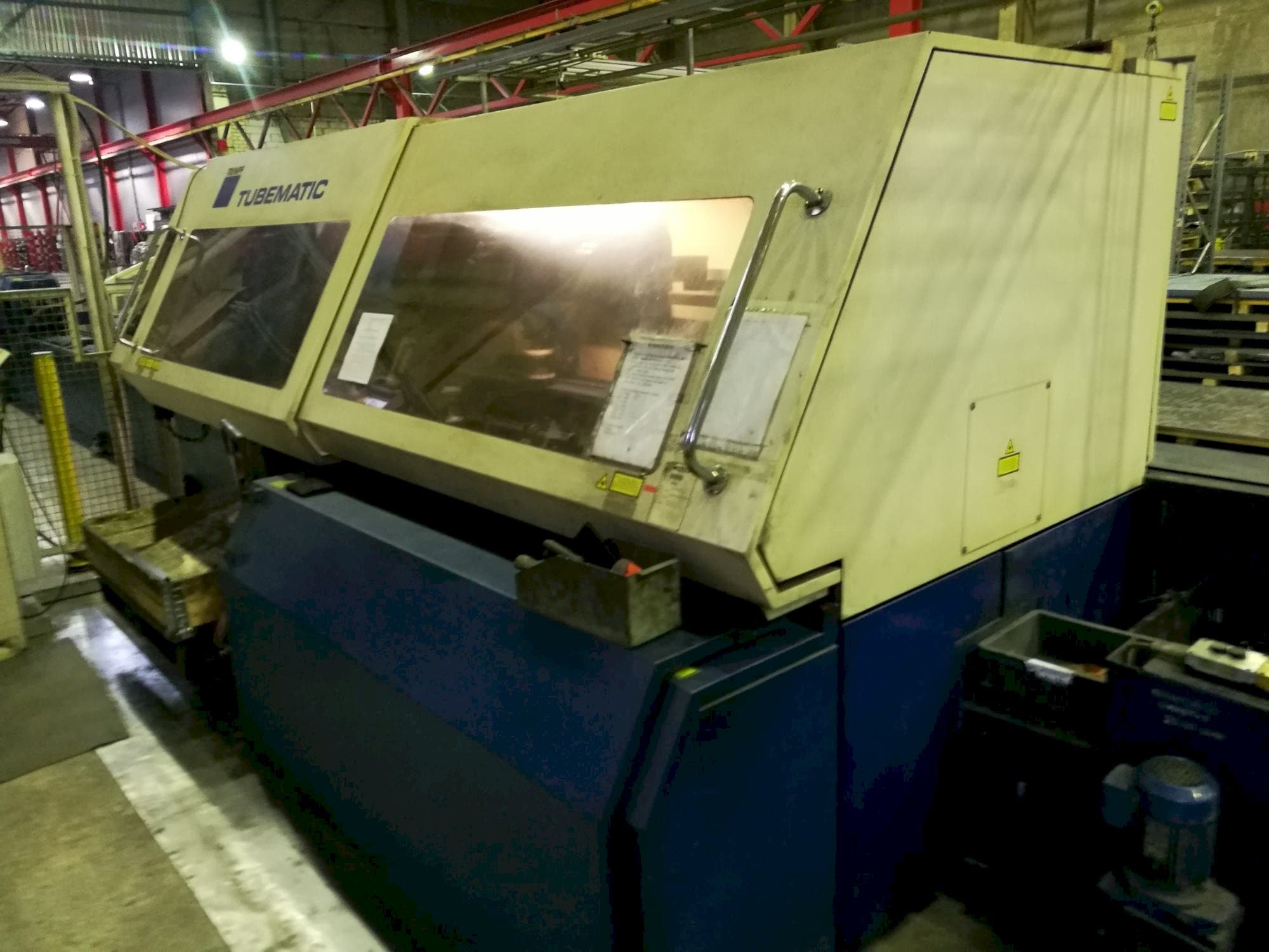 Pravý boční pohled  na Trumpf Tubematic  stroj