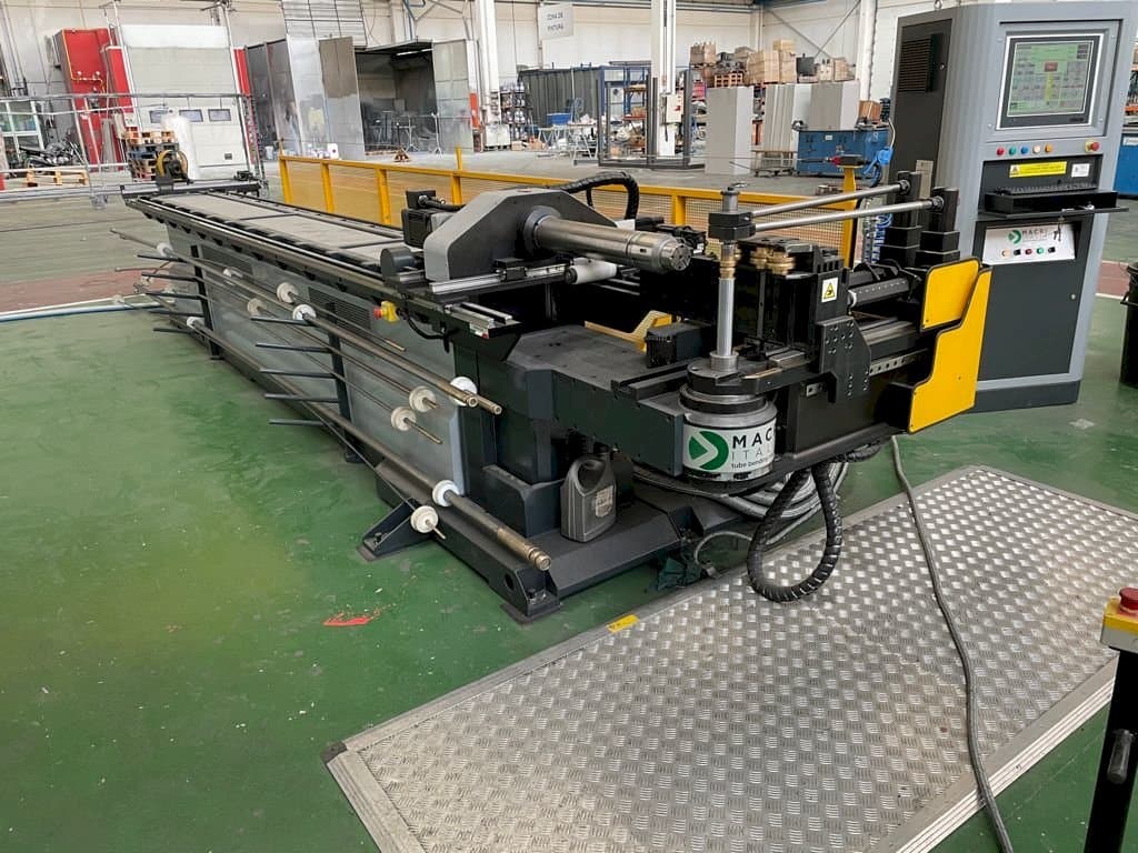 Čelní pohled  na Macri Italia Provar 65 UD-6  stroj