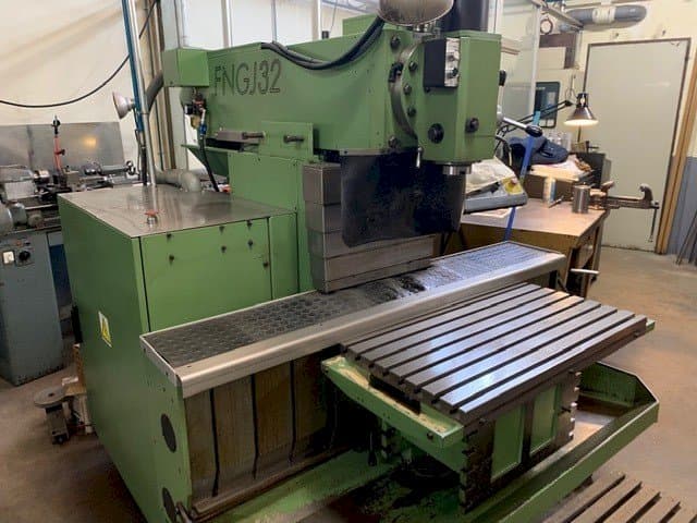 Čelní pohled  na INTOS FNGJ32  stroj