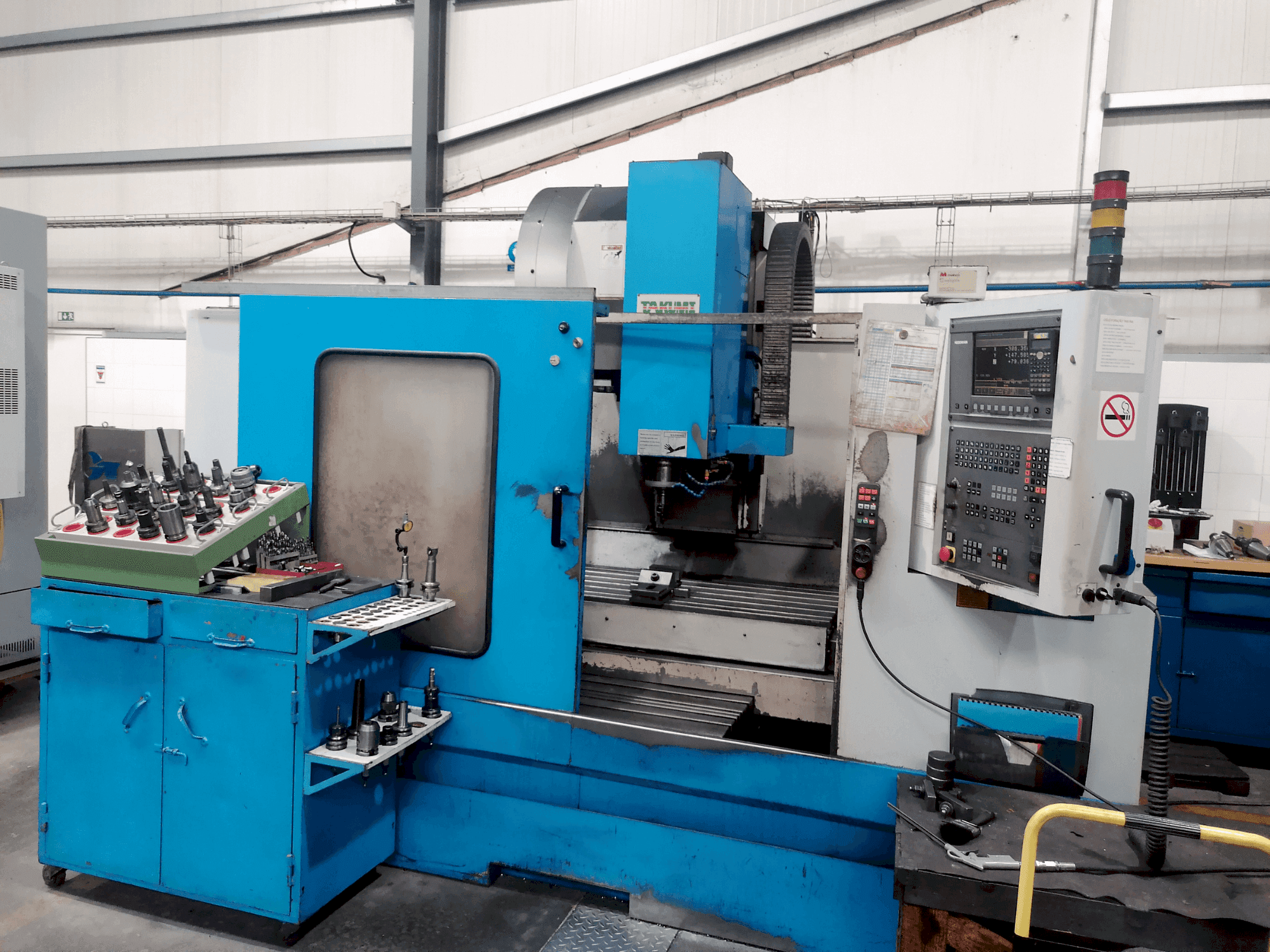 Čelní pohled  na Takumi V11  stroj