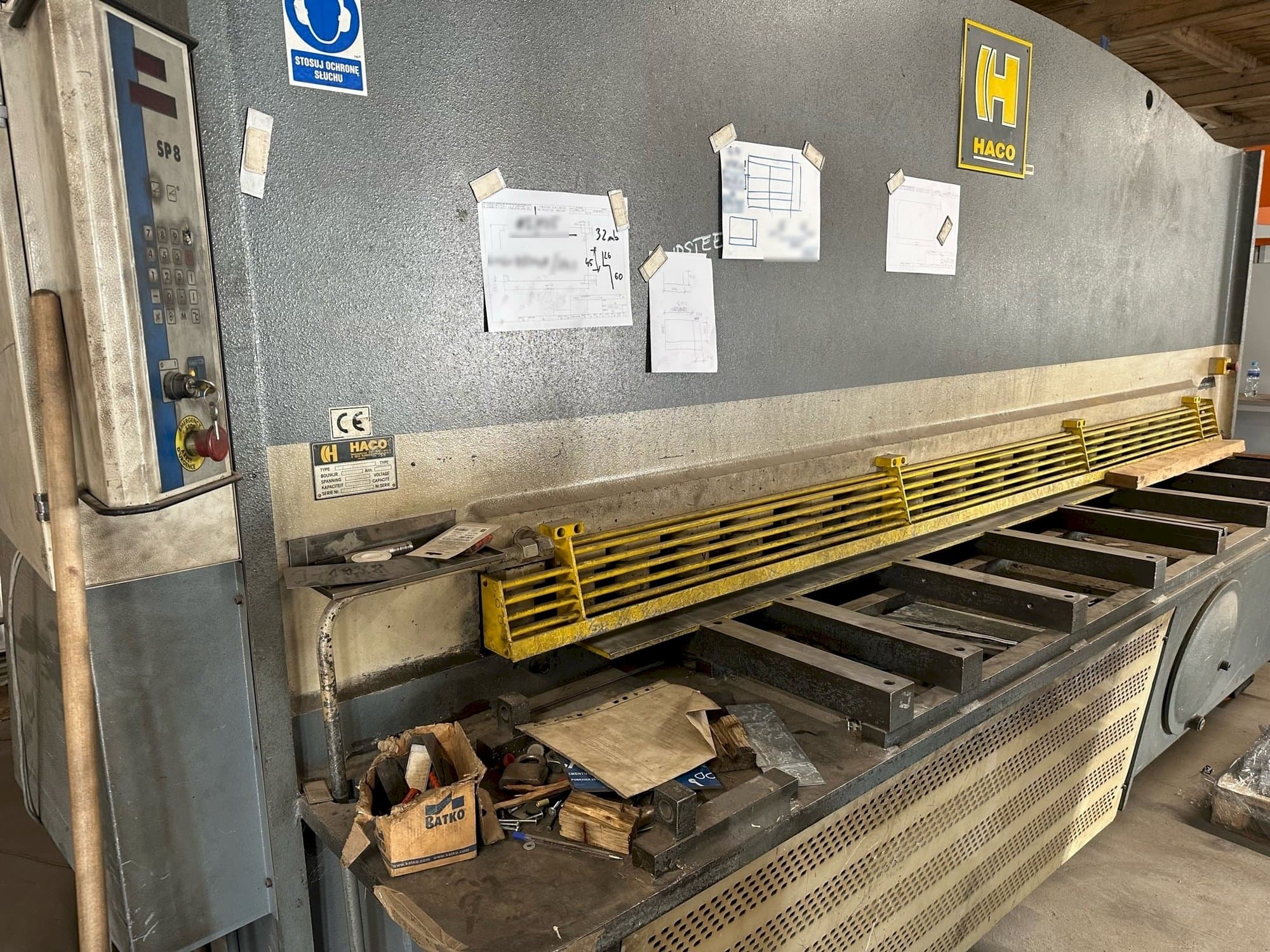 Čelní pohled  na HACO TS 3012  stroj