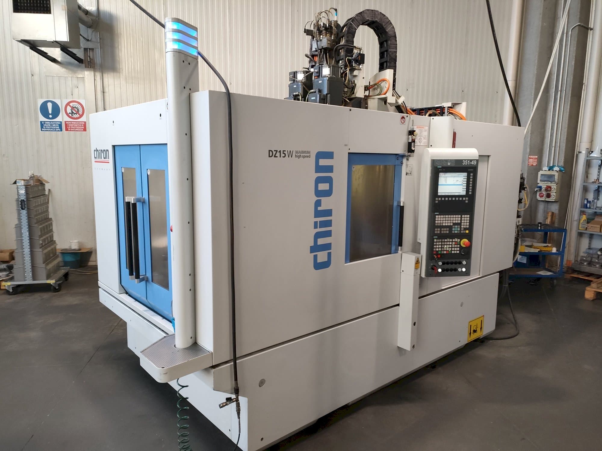 Čelní pohled  na CHIRON DZ15W MAGNUM HS  stroj