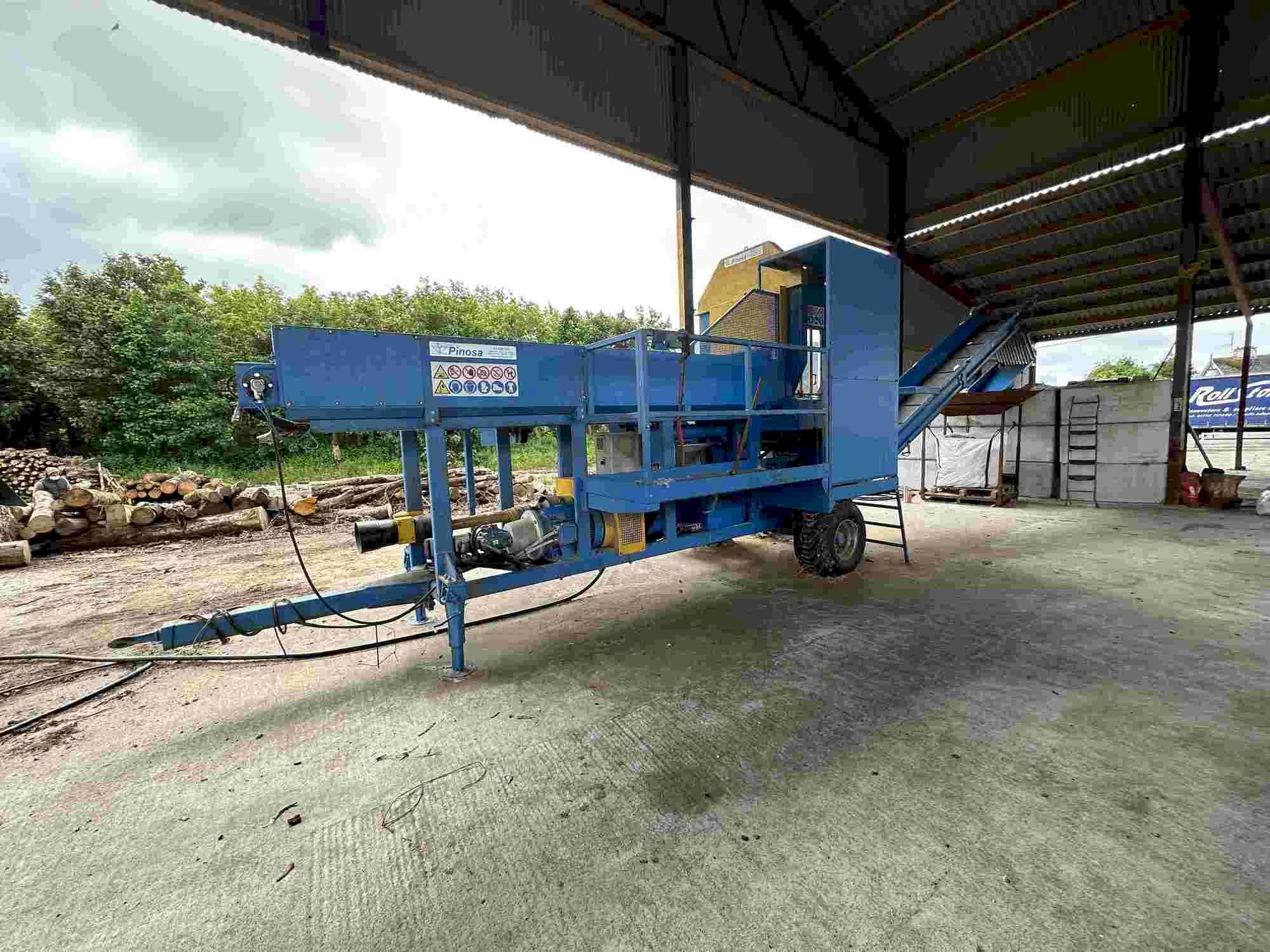 Čelní pohled  na PINOSA CPE 1200  stroj