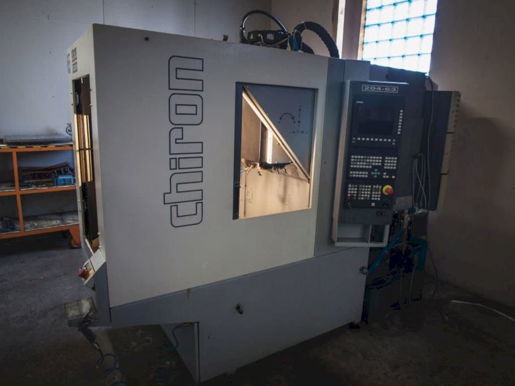 Čelní pohled  na CHIRON FZ 08 W  stroj