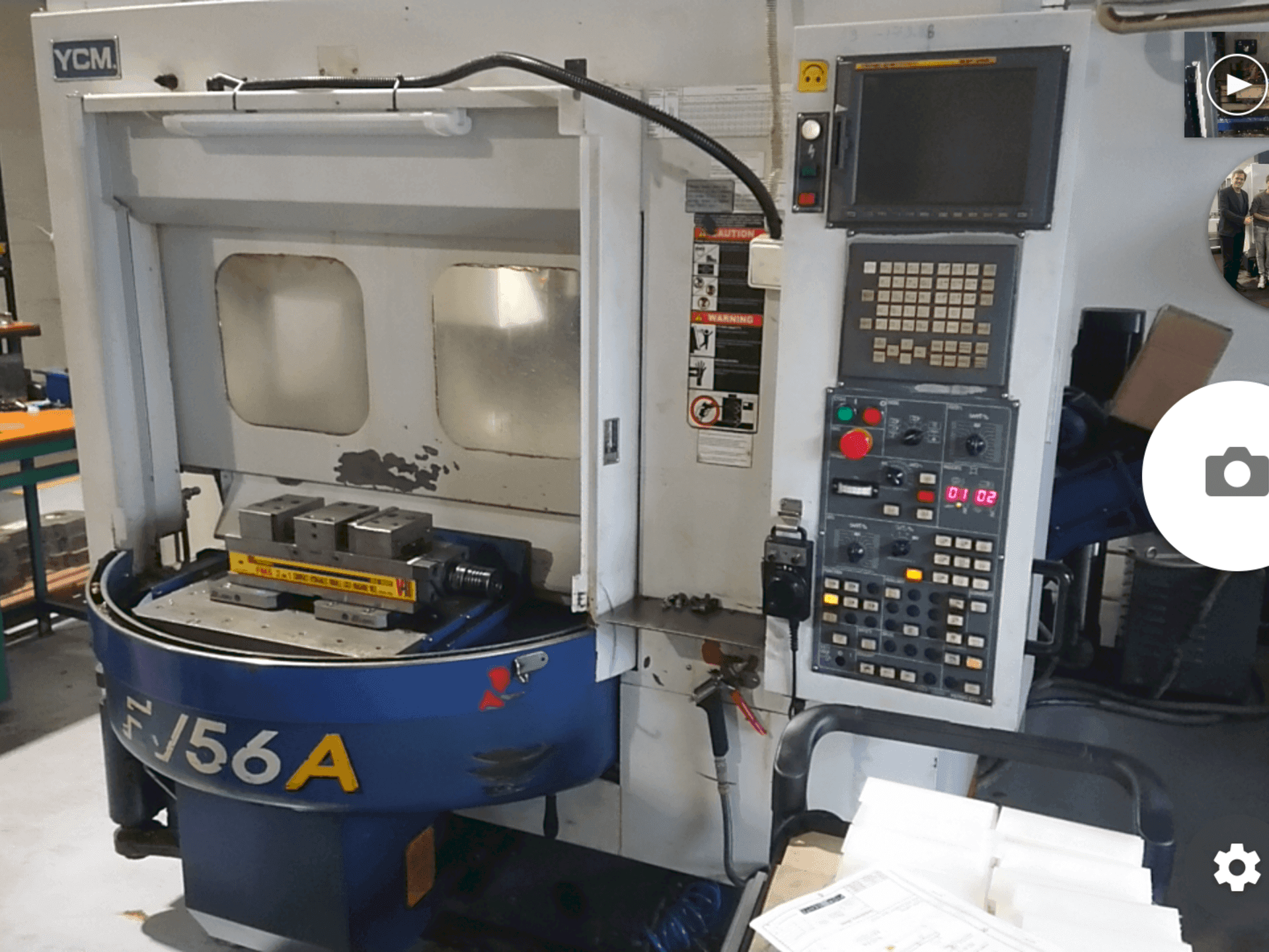 Čelní pohled  na YCM FV56A  stroj