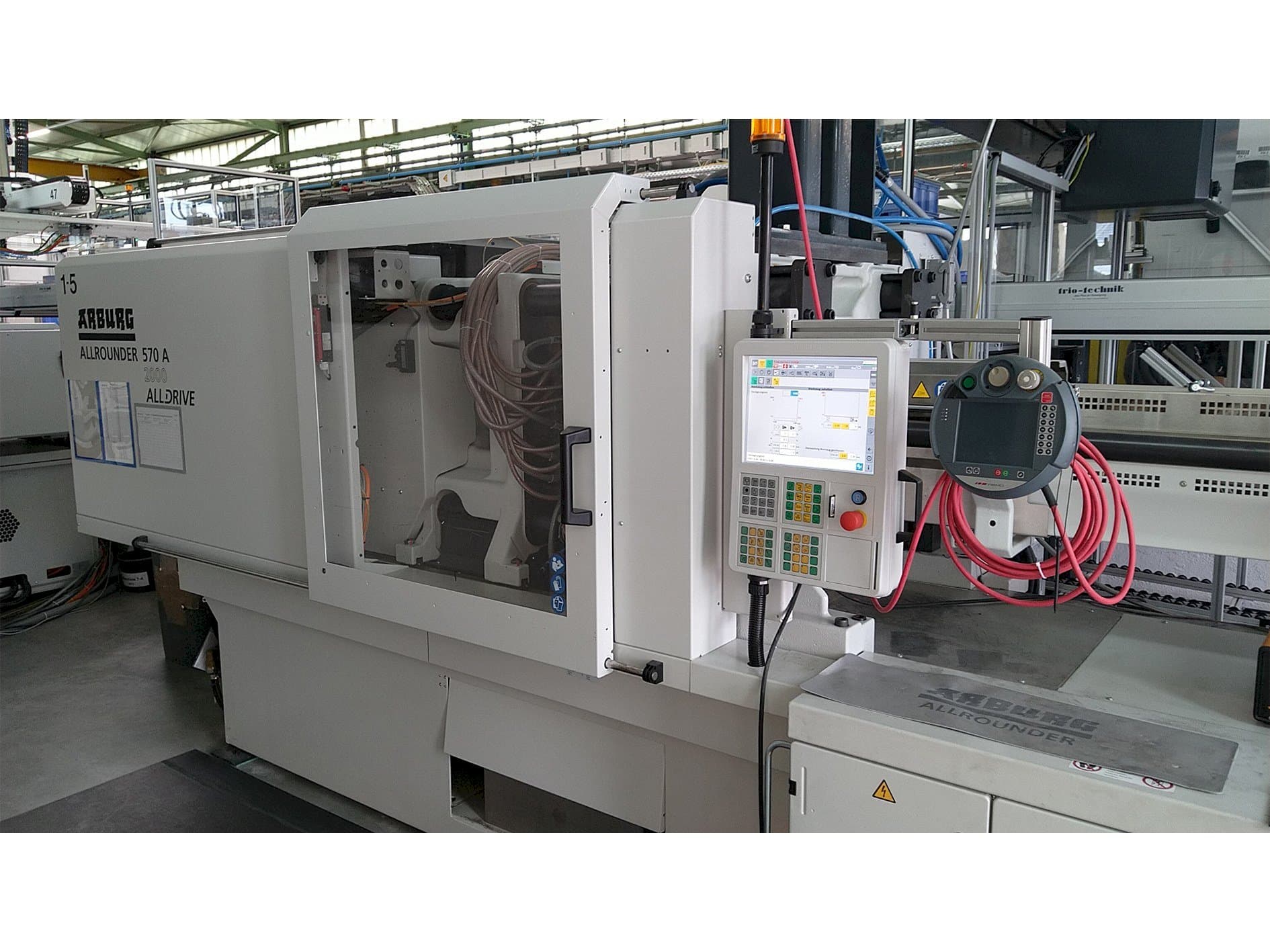 Čelní pohled  na Arburg Allrounder 570 A 2000-800 ALLDRIVE  stroj