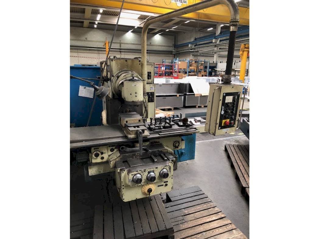 Čelní pohled  na ELEKTRONIK F400-E  stroj