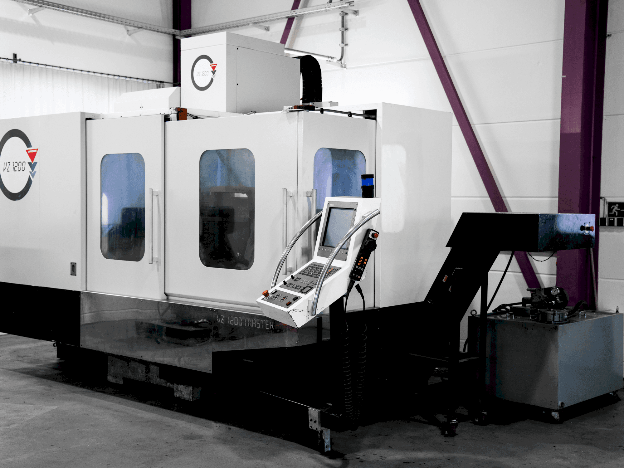 Čelní pohled  na WEMAS VZ 1200  stroj