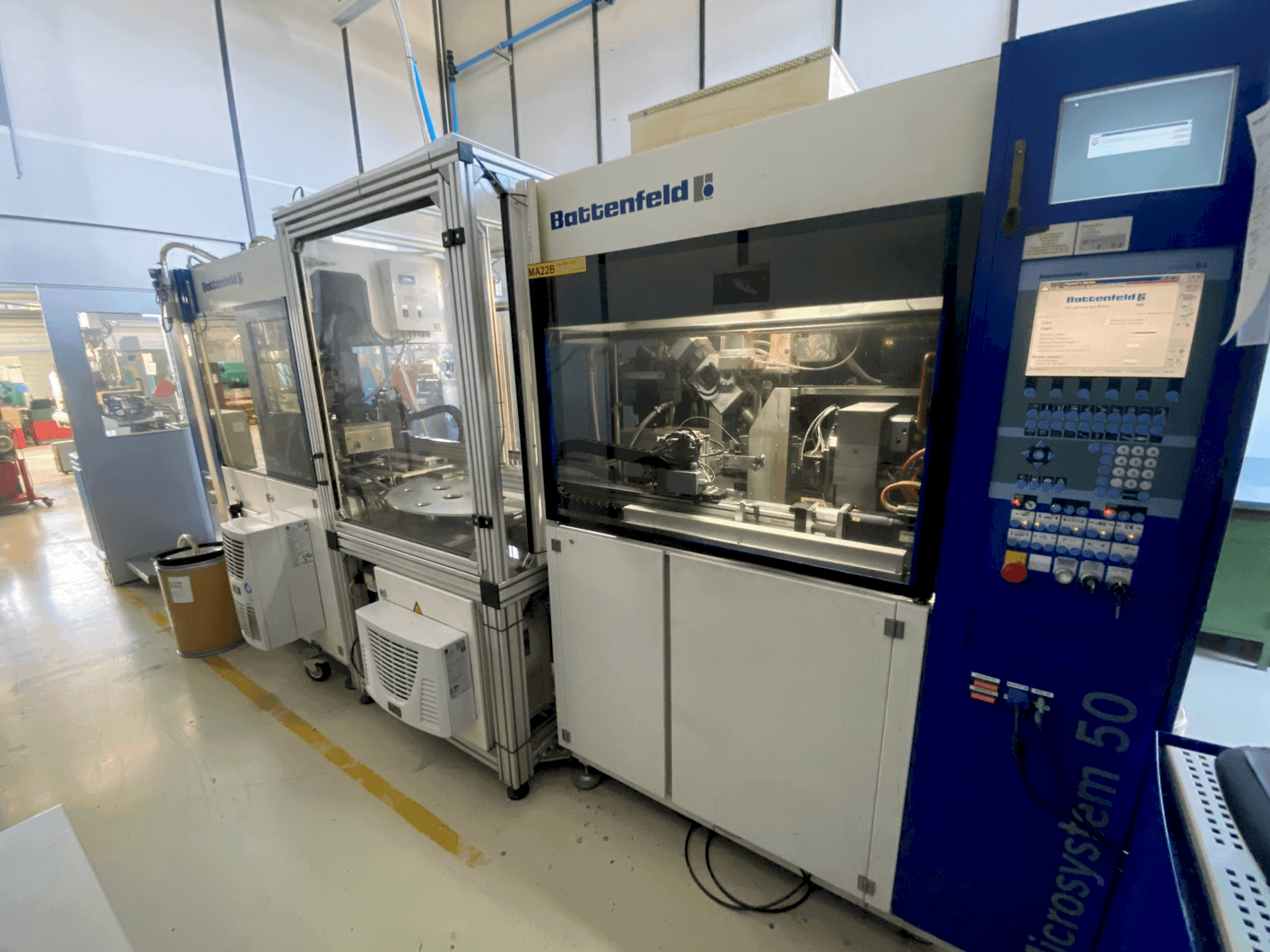 Čelní pohled  na Battenfeld Microsystem MM 50/50  stroj