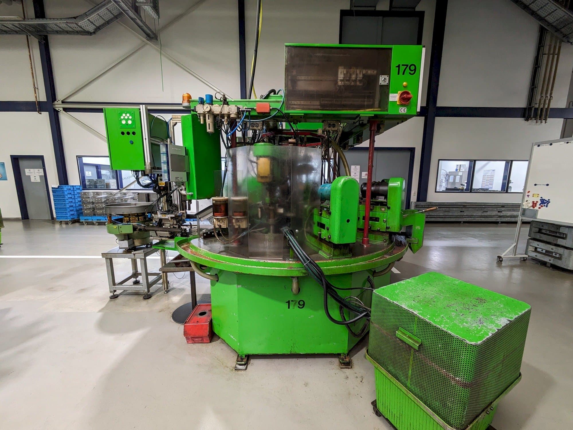 Čelní pohled  na SIHN Ring piece  stroj