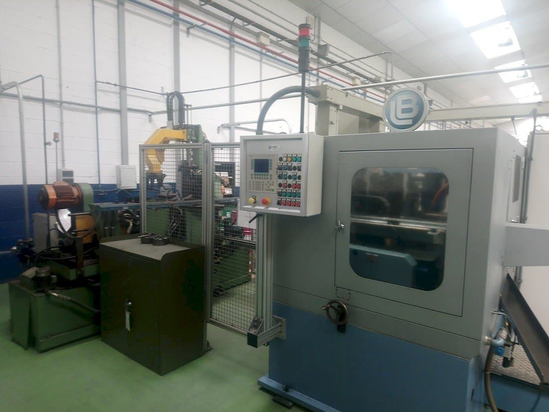 Čelní pohled  na Lanbi									 Lanbi  stroj