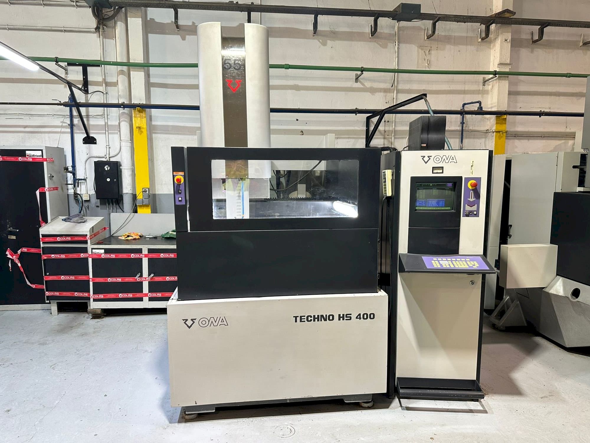 Čelní pohled  na ONA HS 400  stroj