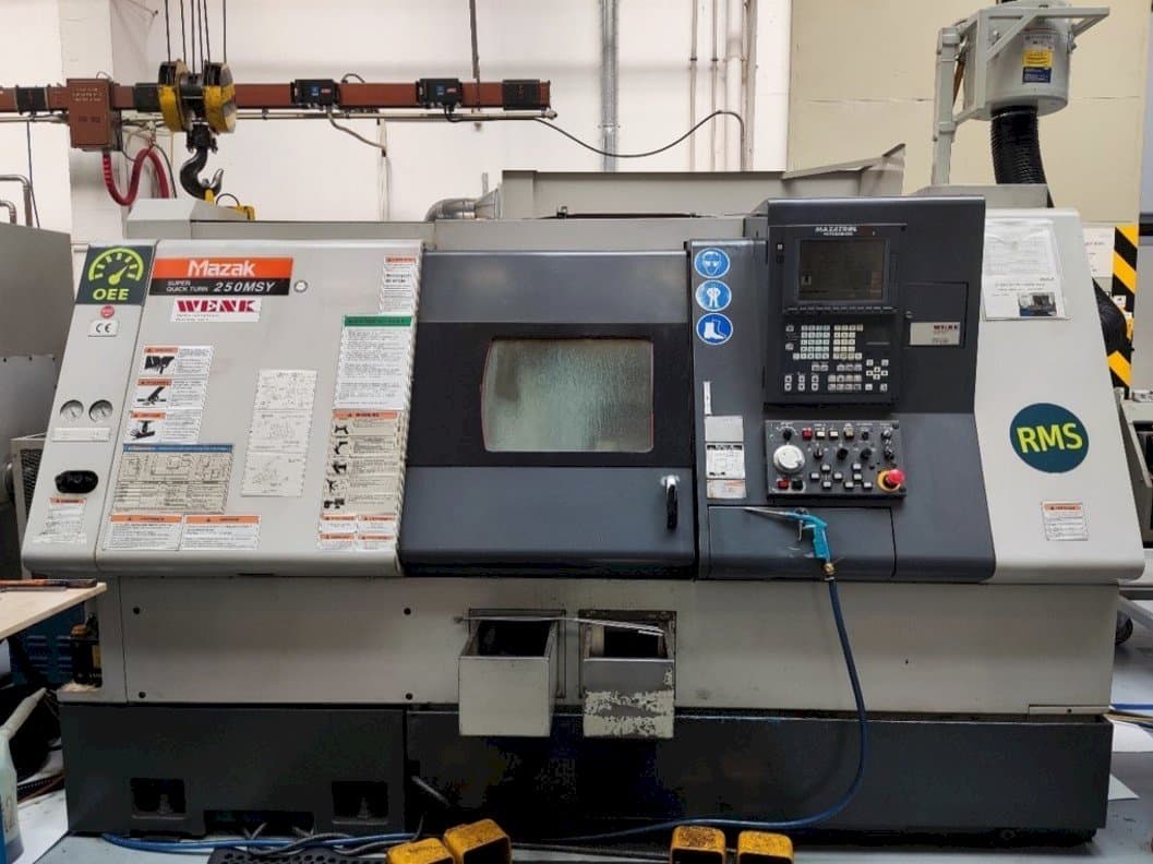 Čelní pohled  na Mazak SQT-250 MSY  stroj